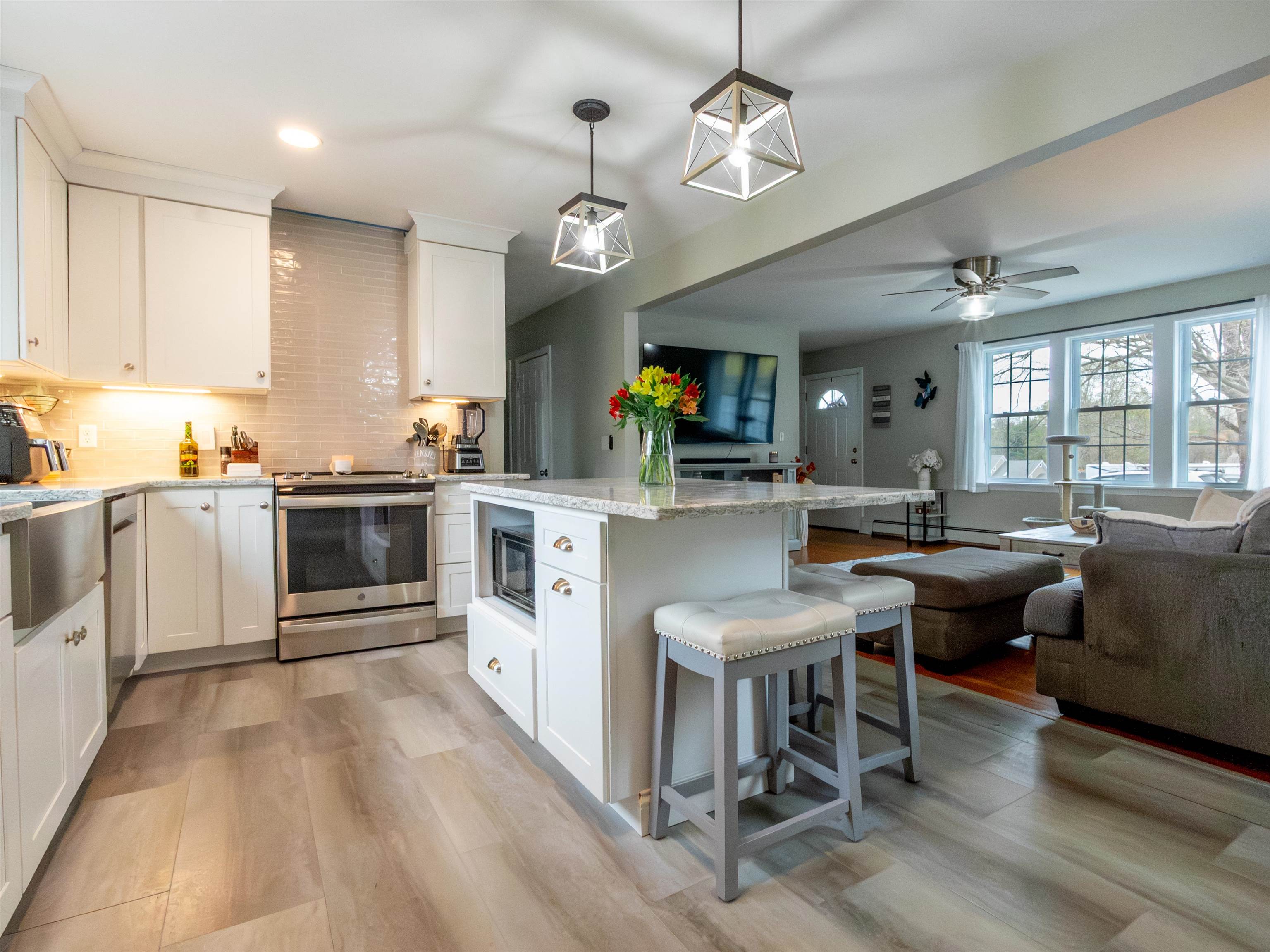 46 Pleasant St, Hinsdale, NH 03451