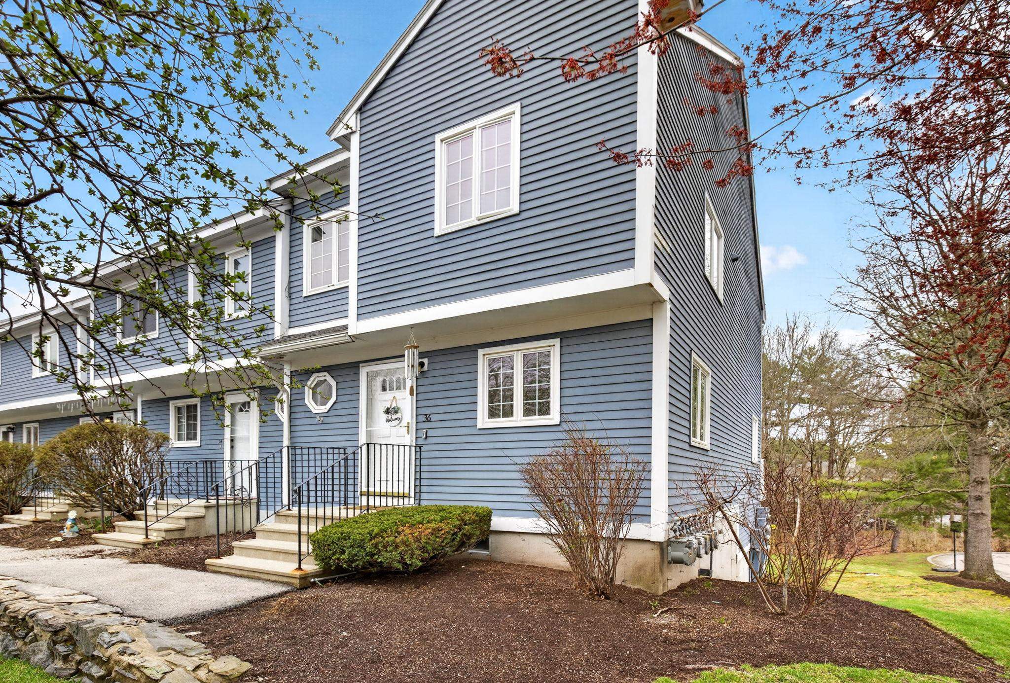 36 Swift Ln, Merrimack, NH 03054