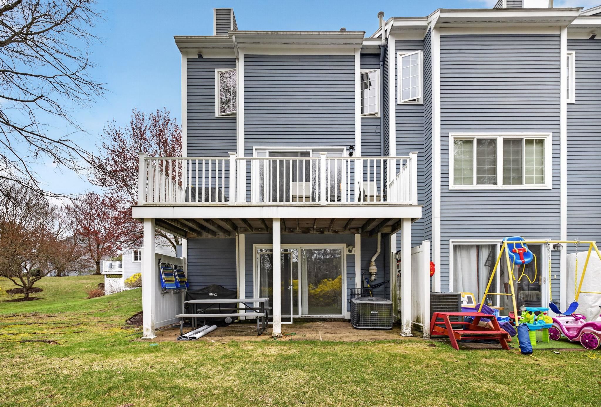 36 Swift Ln, Merrimack, NH 03054