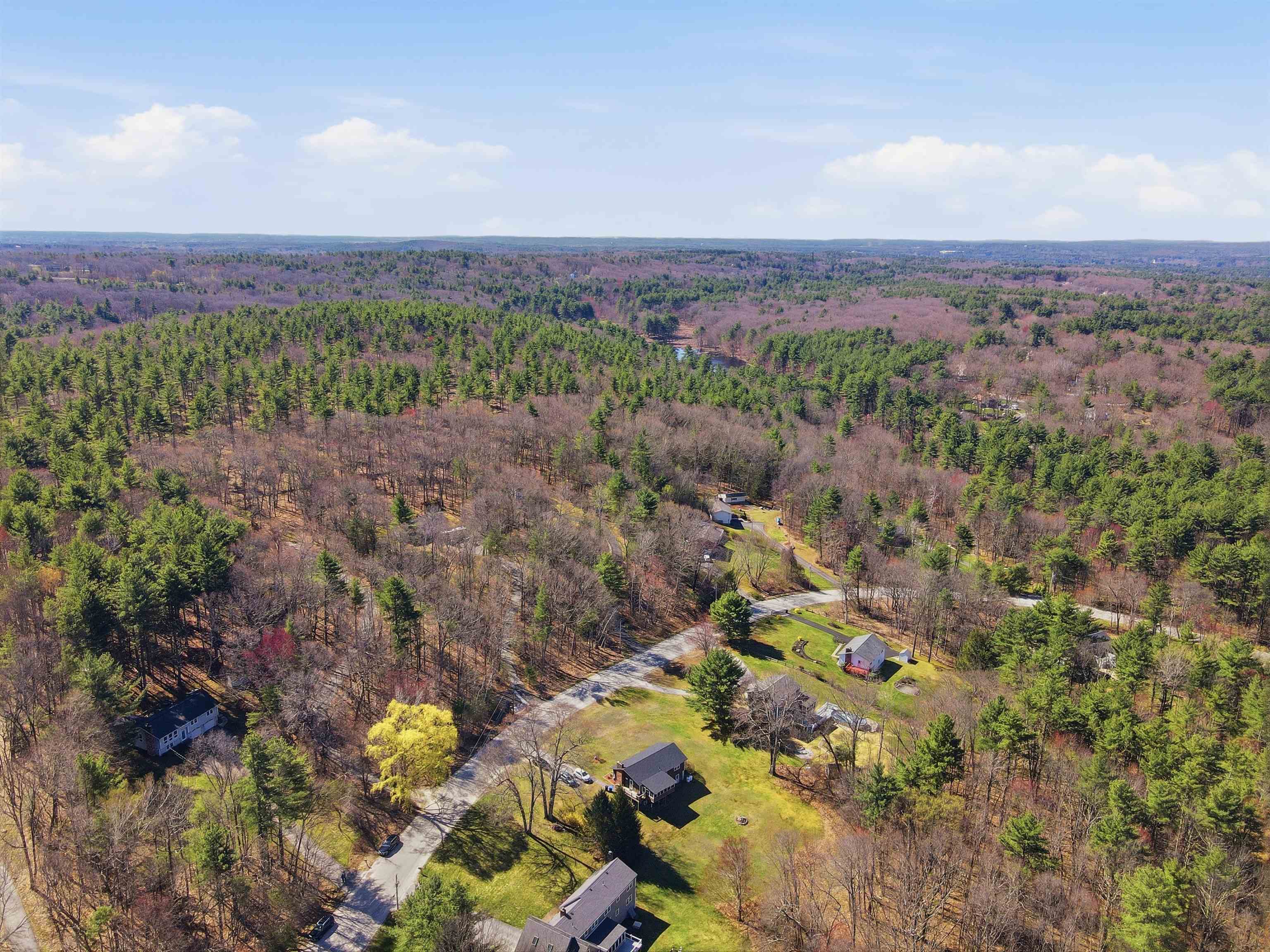 21 Brook Dr, Hudson, NH 03051