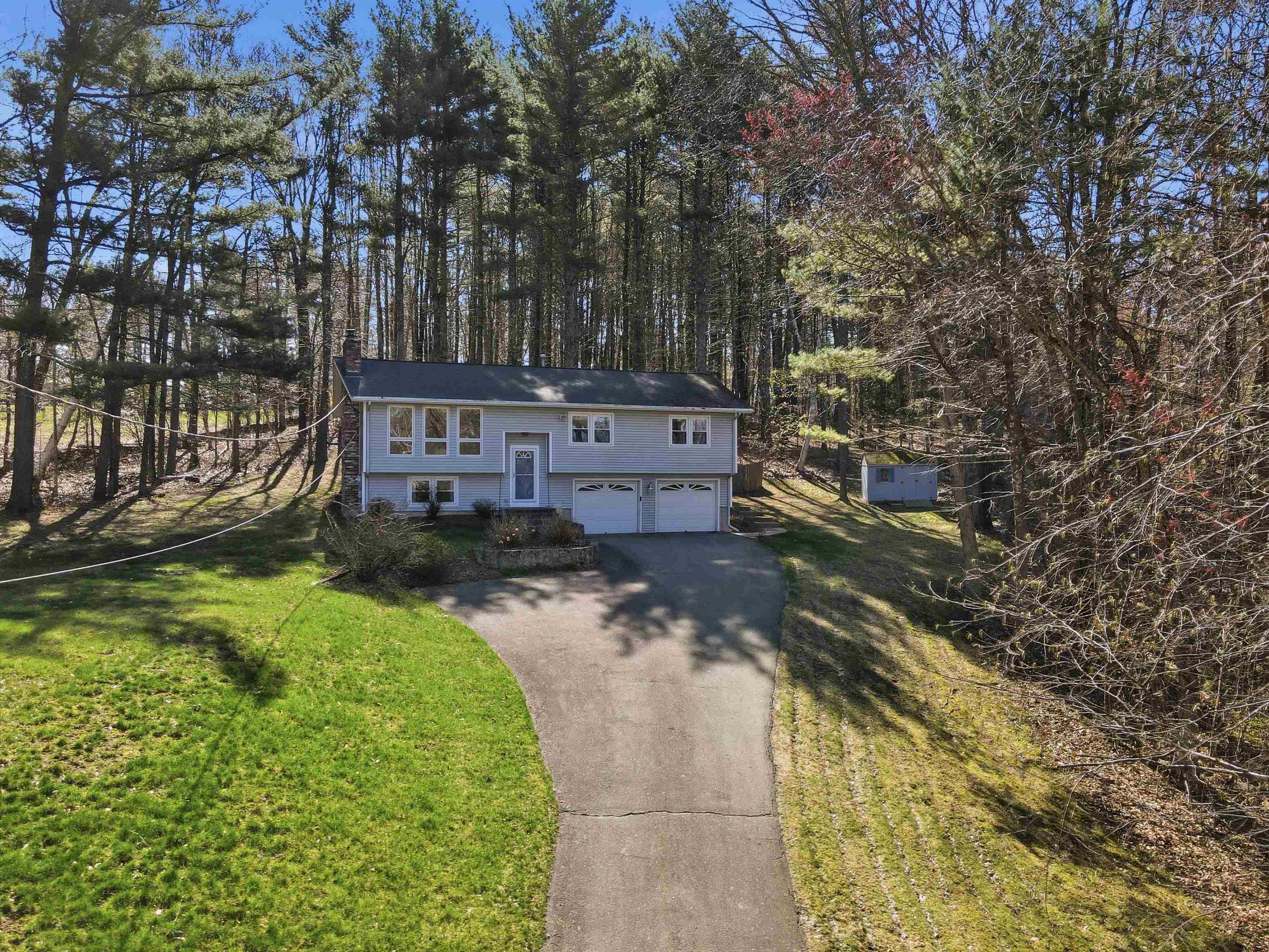 21 Brook Dr, Hudson, NH 03051