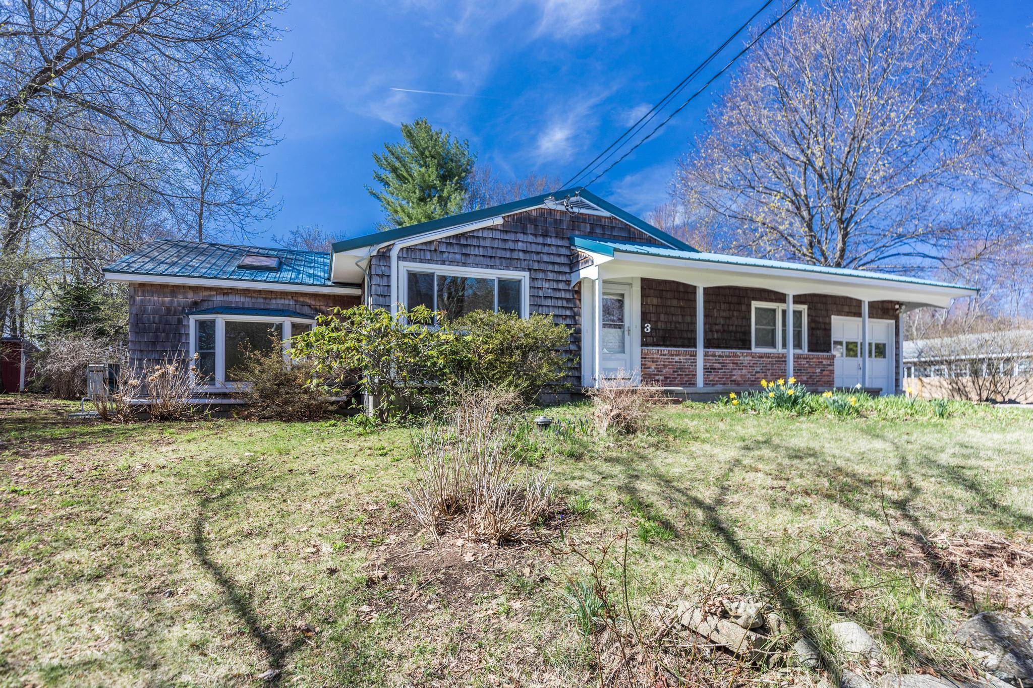 3 Mark Ave, Stratham, NH 03885