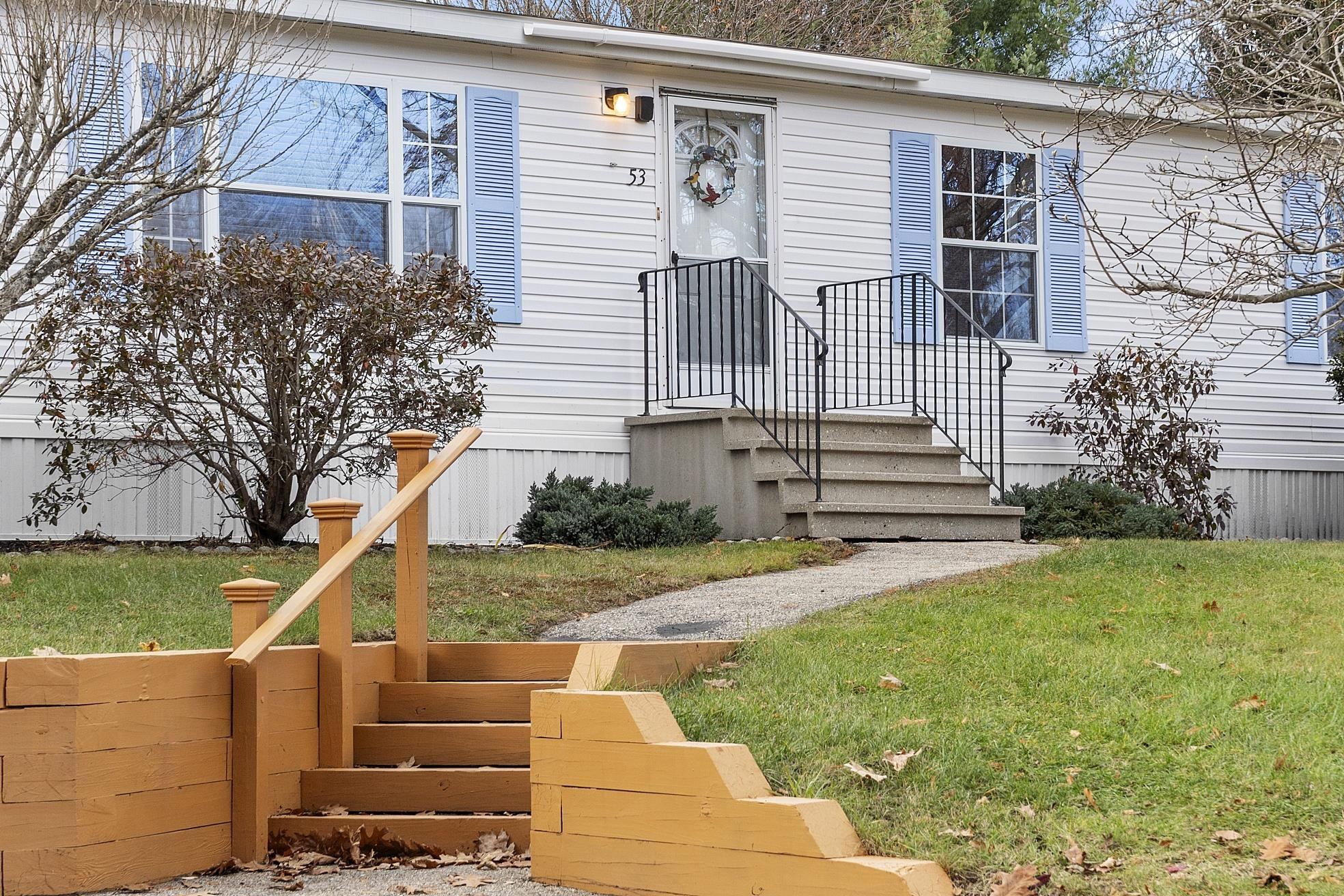 53 Oak Dr, North Hampton, NH 03862