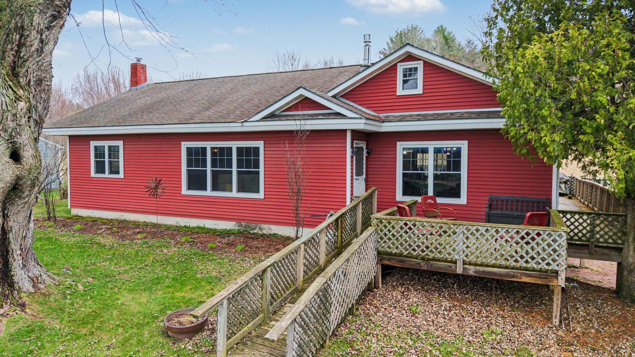 1995 Malletts Bay Avenue