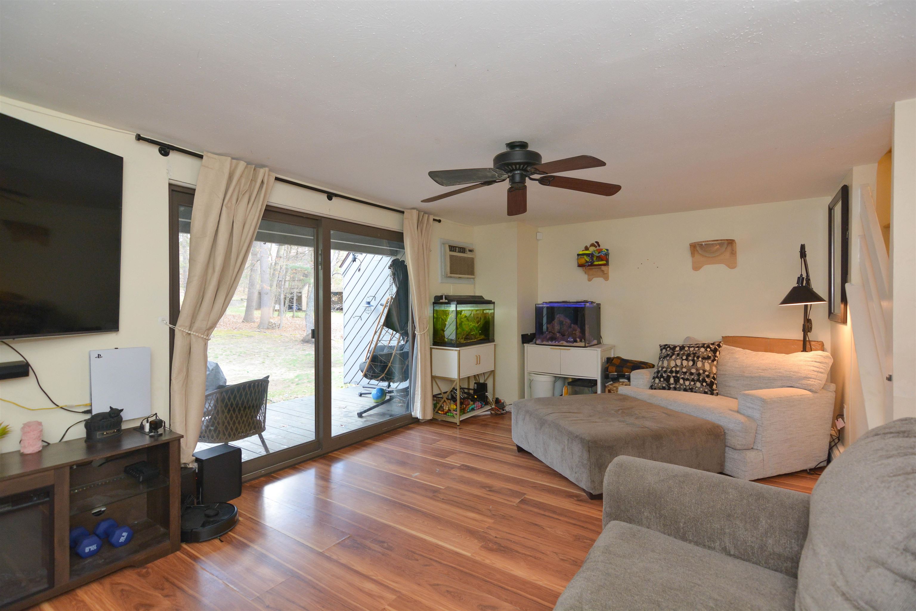 5 Harwich Ct, Merrimack, NH 03054