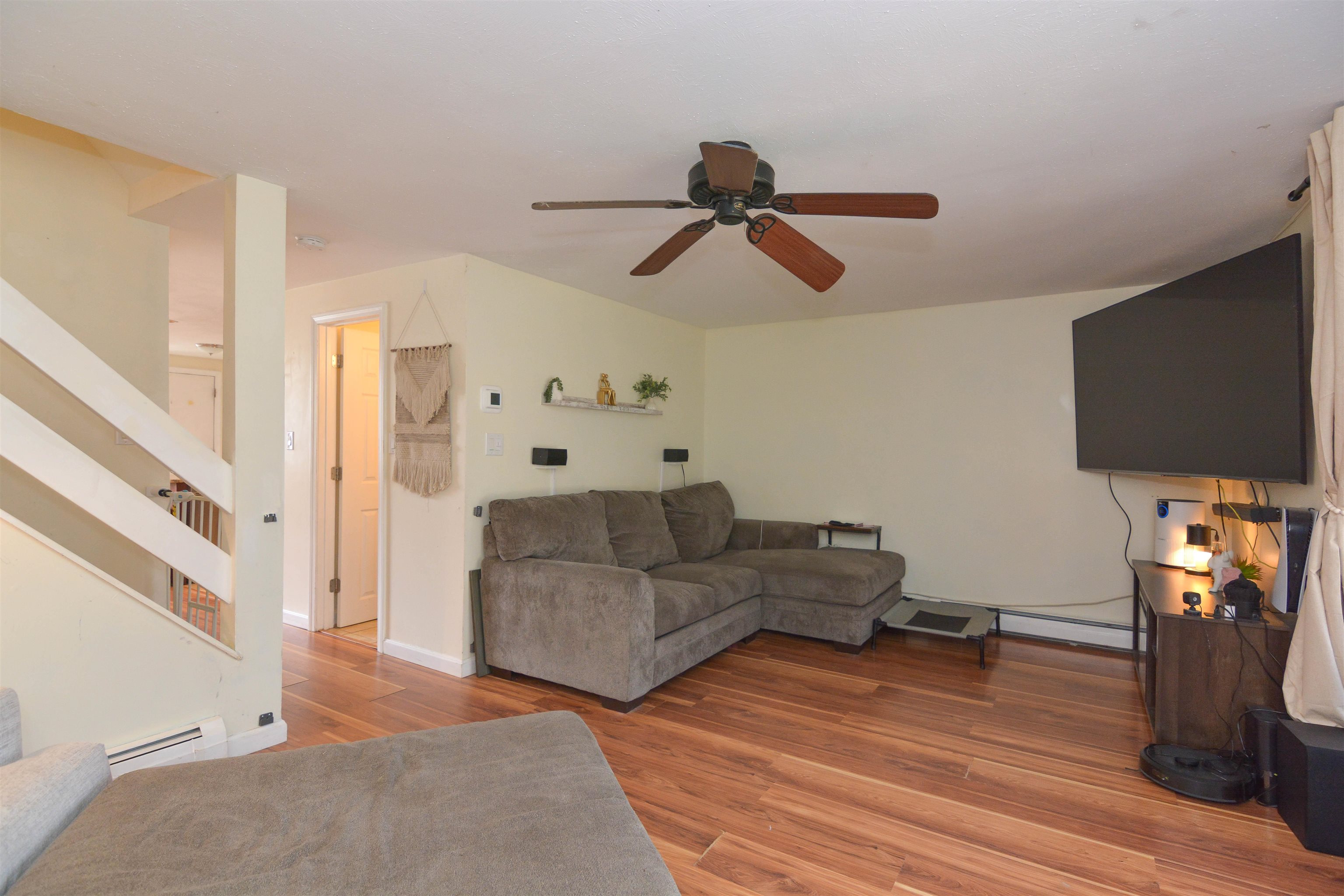 5 Harwich Ct, Merrimack, NH 03054