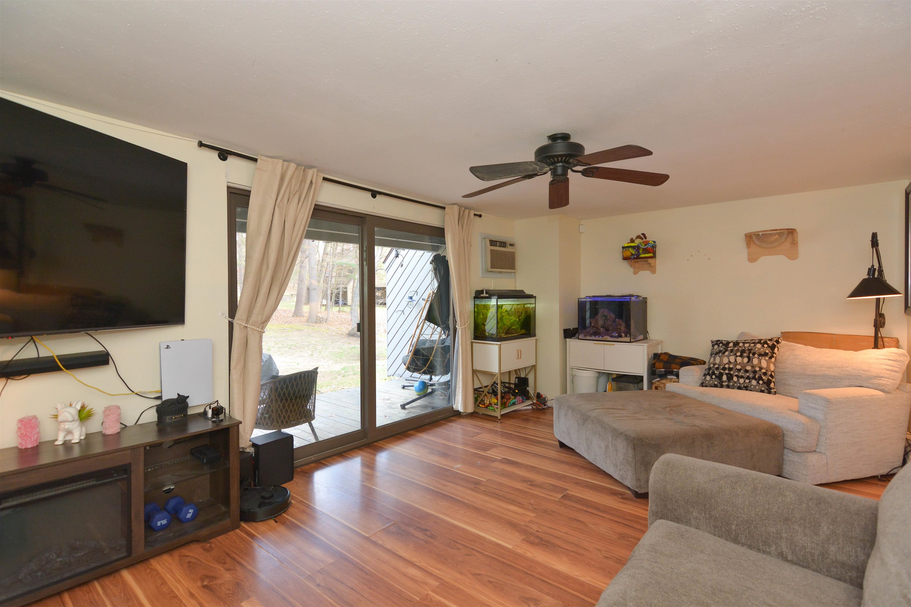 5 Harwich Ct, Merrimack, NH 03054