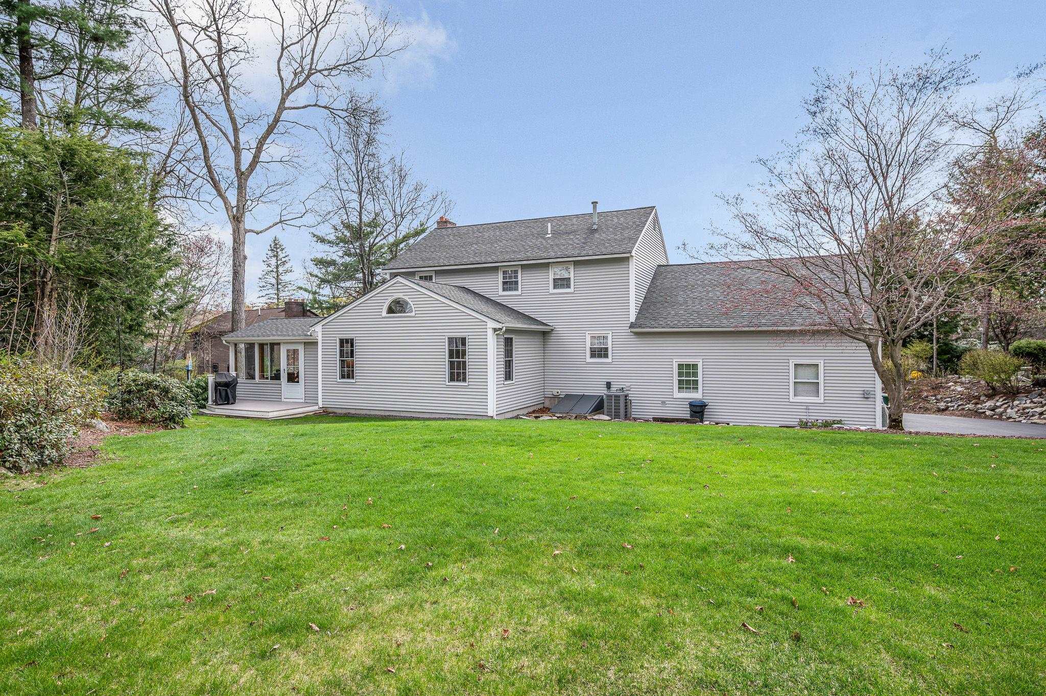 31 Hyacinth Dr, Nashua, NH 03062