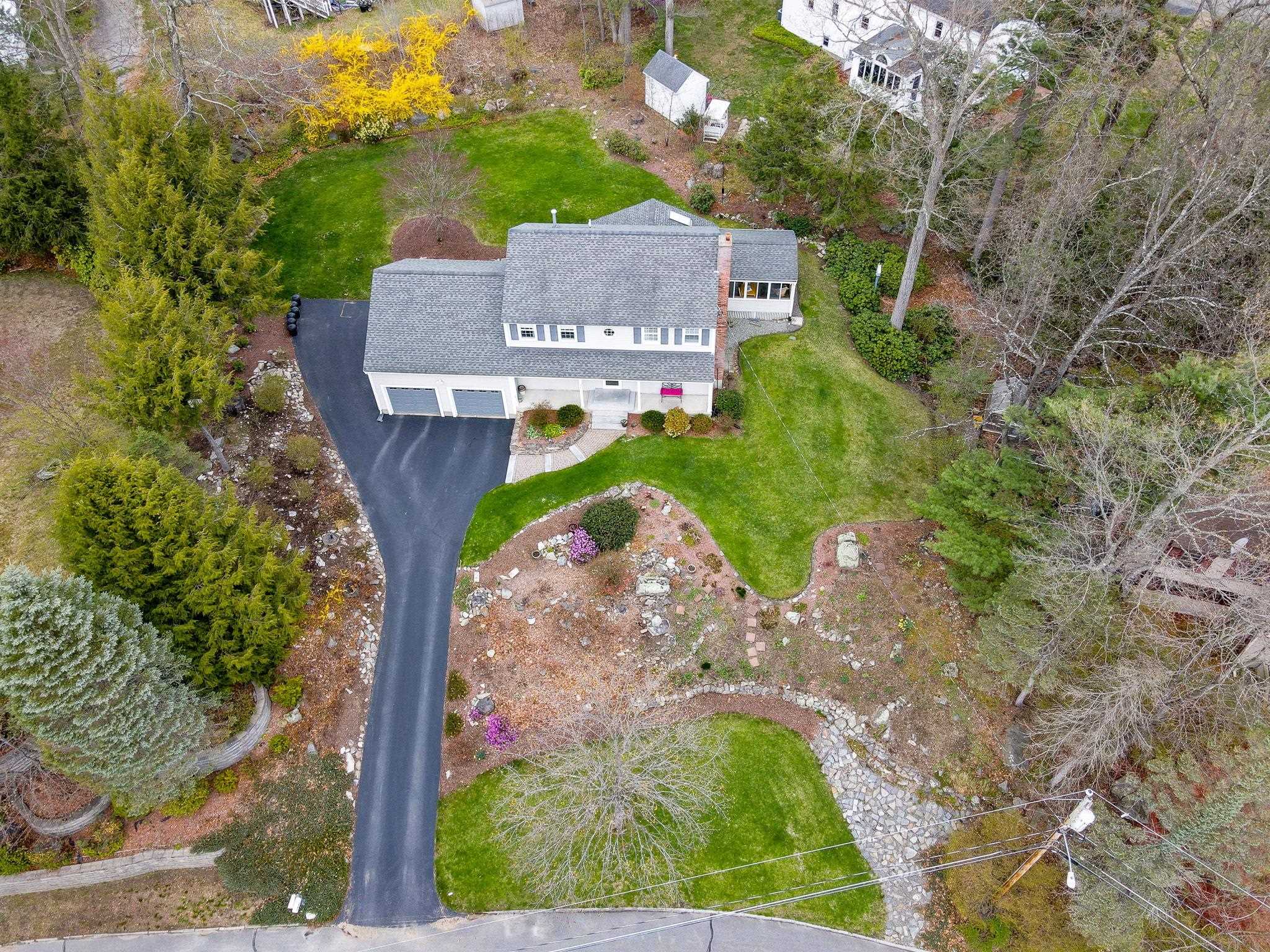 31 Hyacinth Dr, Nashua, NH 03062