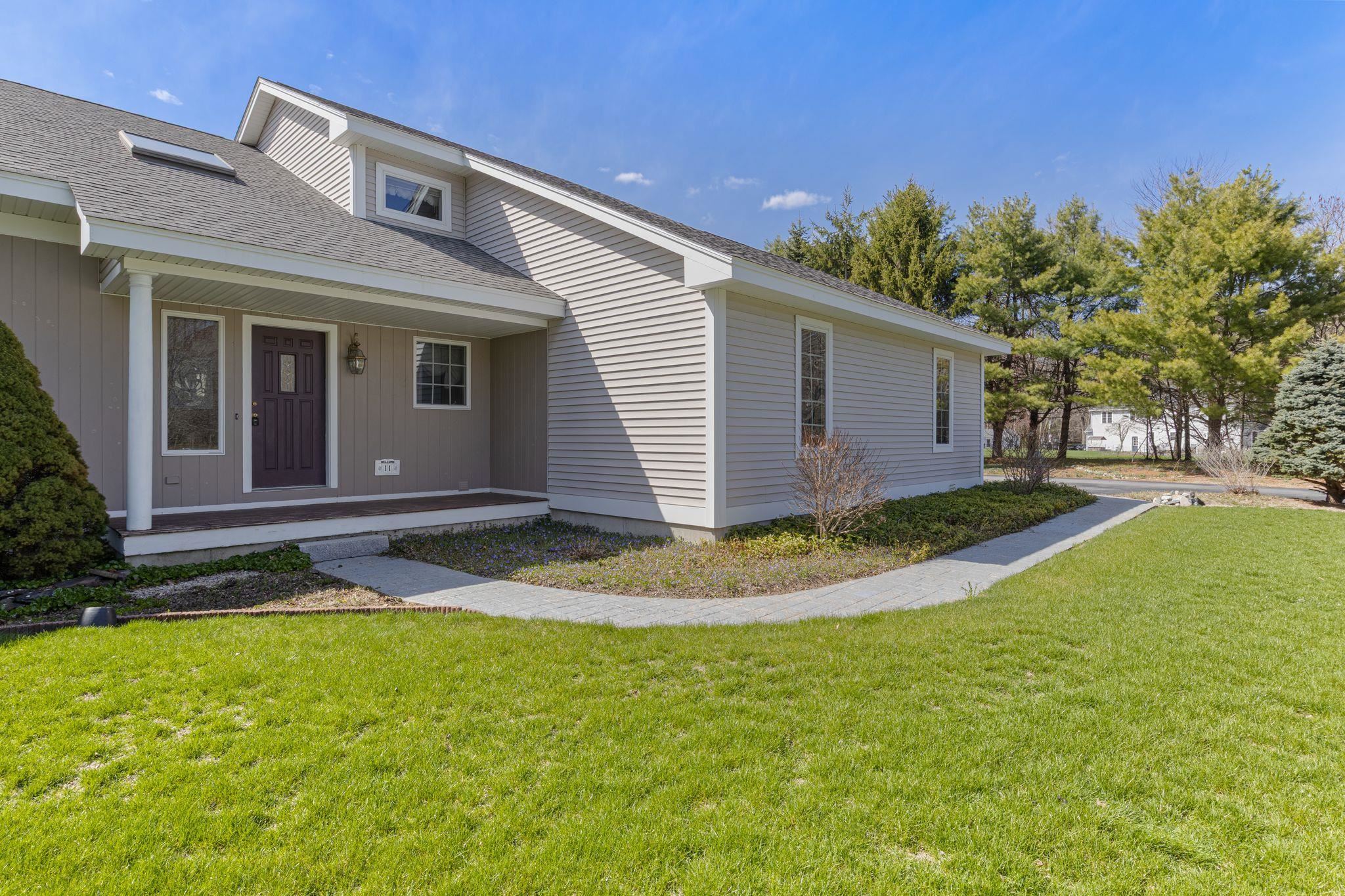 11 Captain Parker Dr, Lee, NH 03861