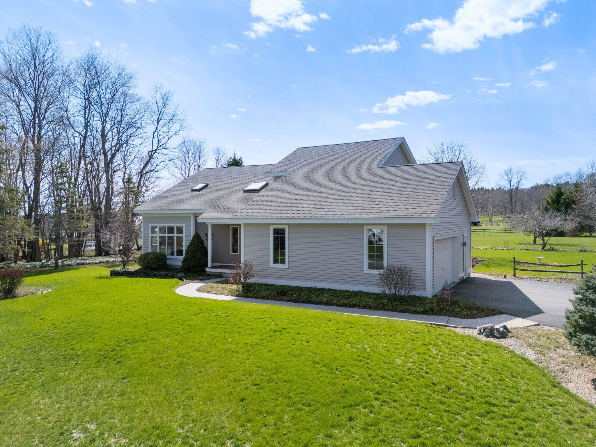 11 Captain Parker Dr, Lee, NH 03861