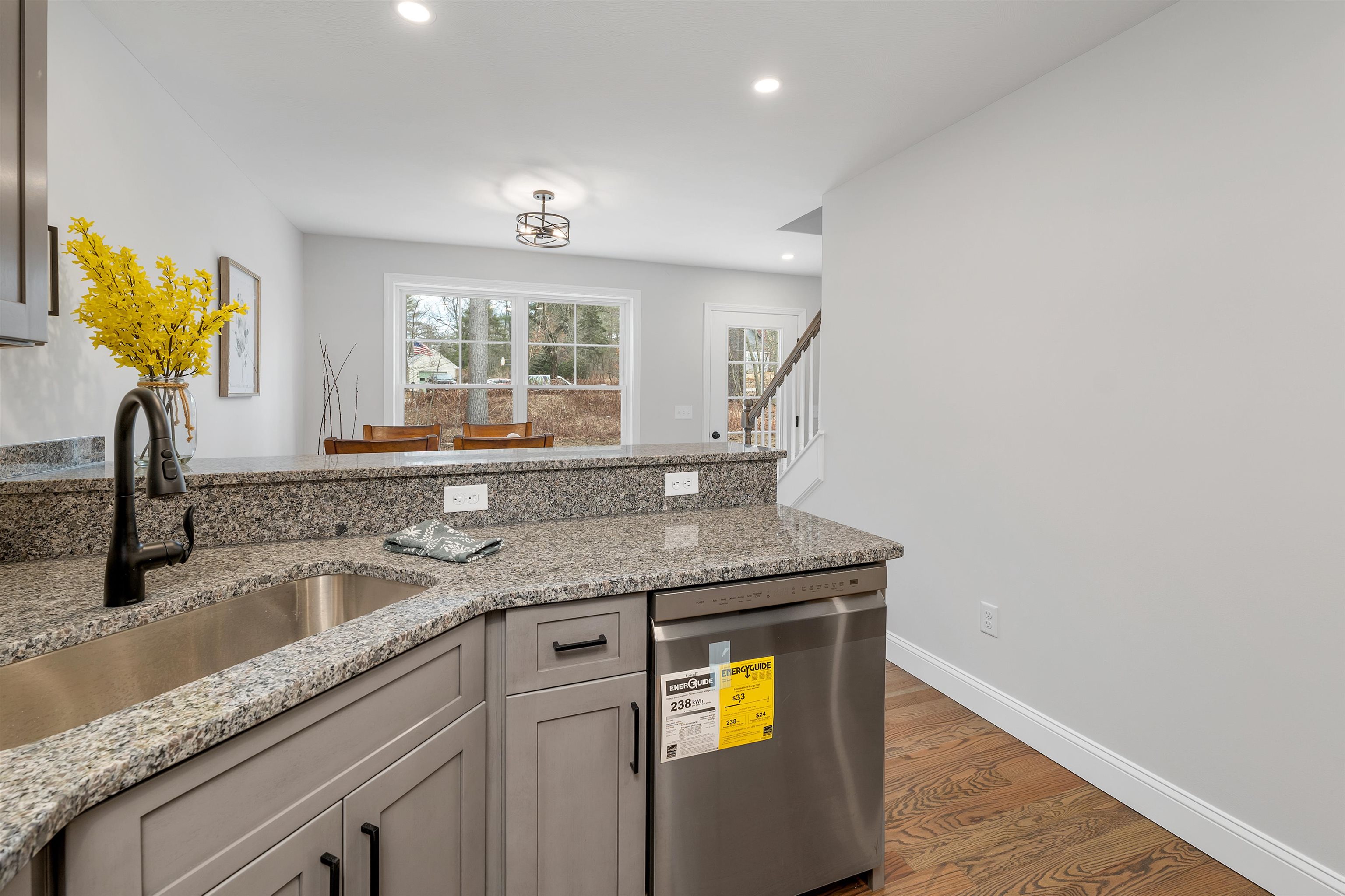 17-B Mustang Dr, Litchfield, NH 03052