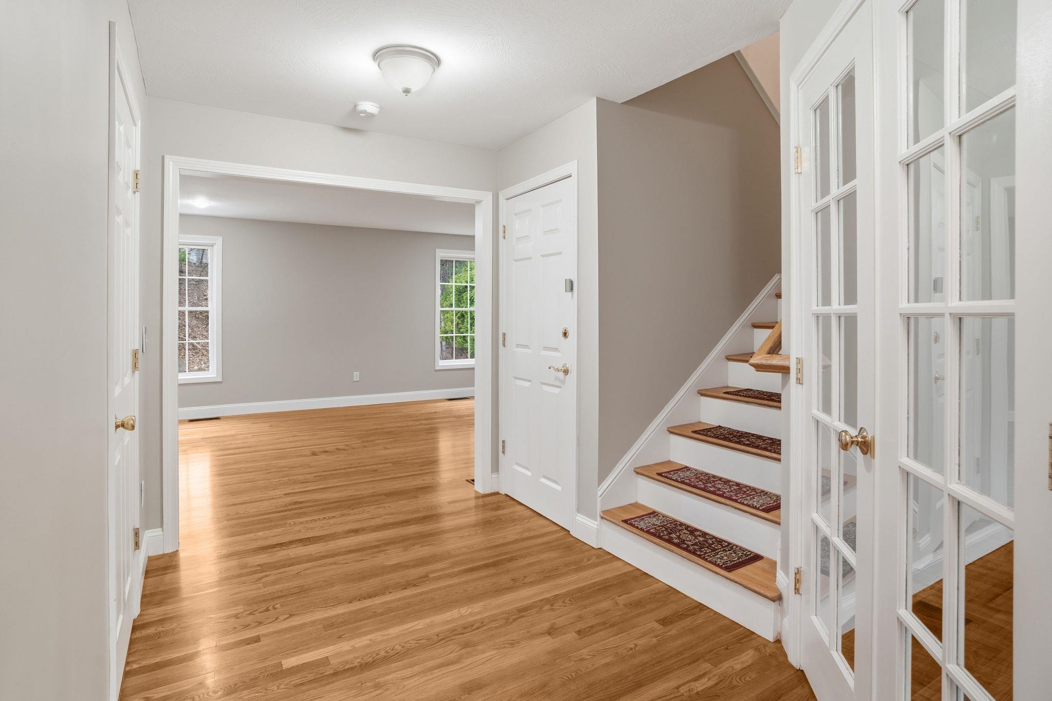 46 Cherrywood Dr, Nashua, NH 03062