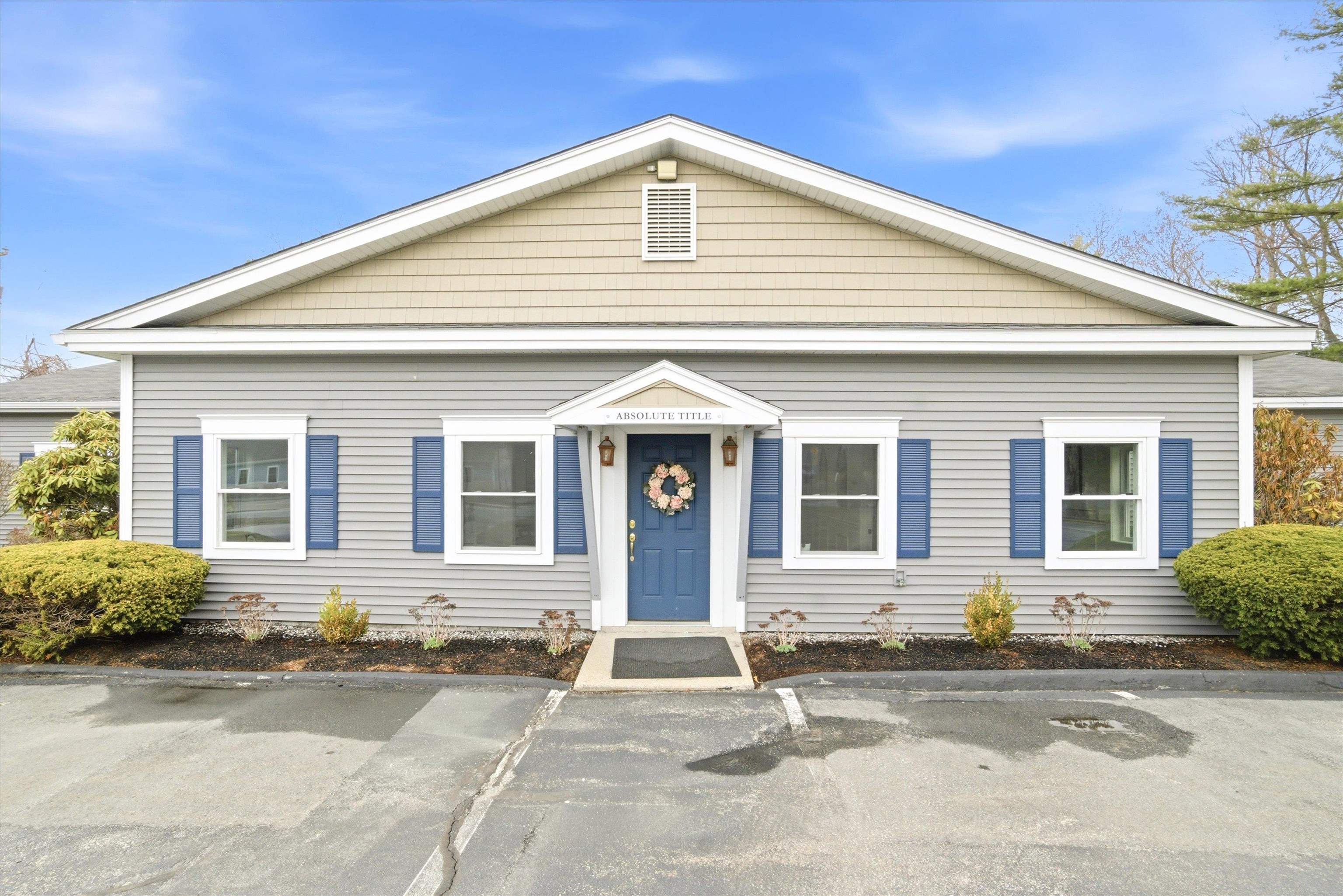 8 Chestnut Dr, Bedford, NH 03110