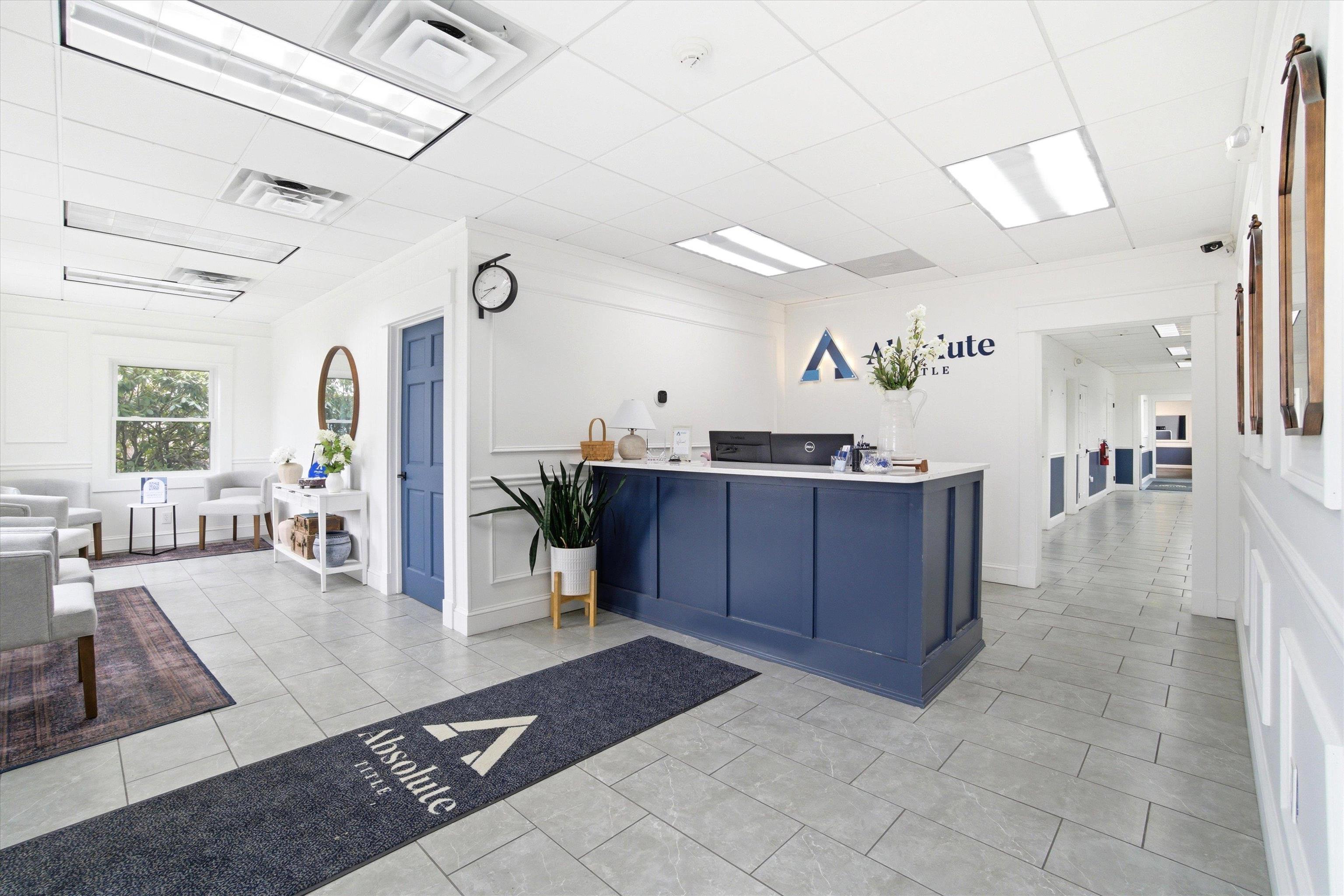 8 Chestnut Dr, Bedford, NH 03110