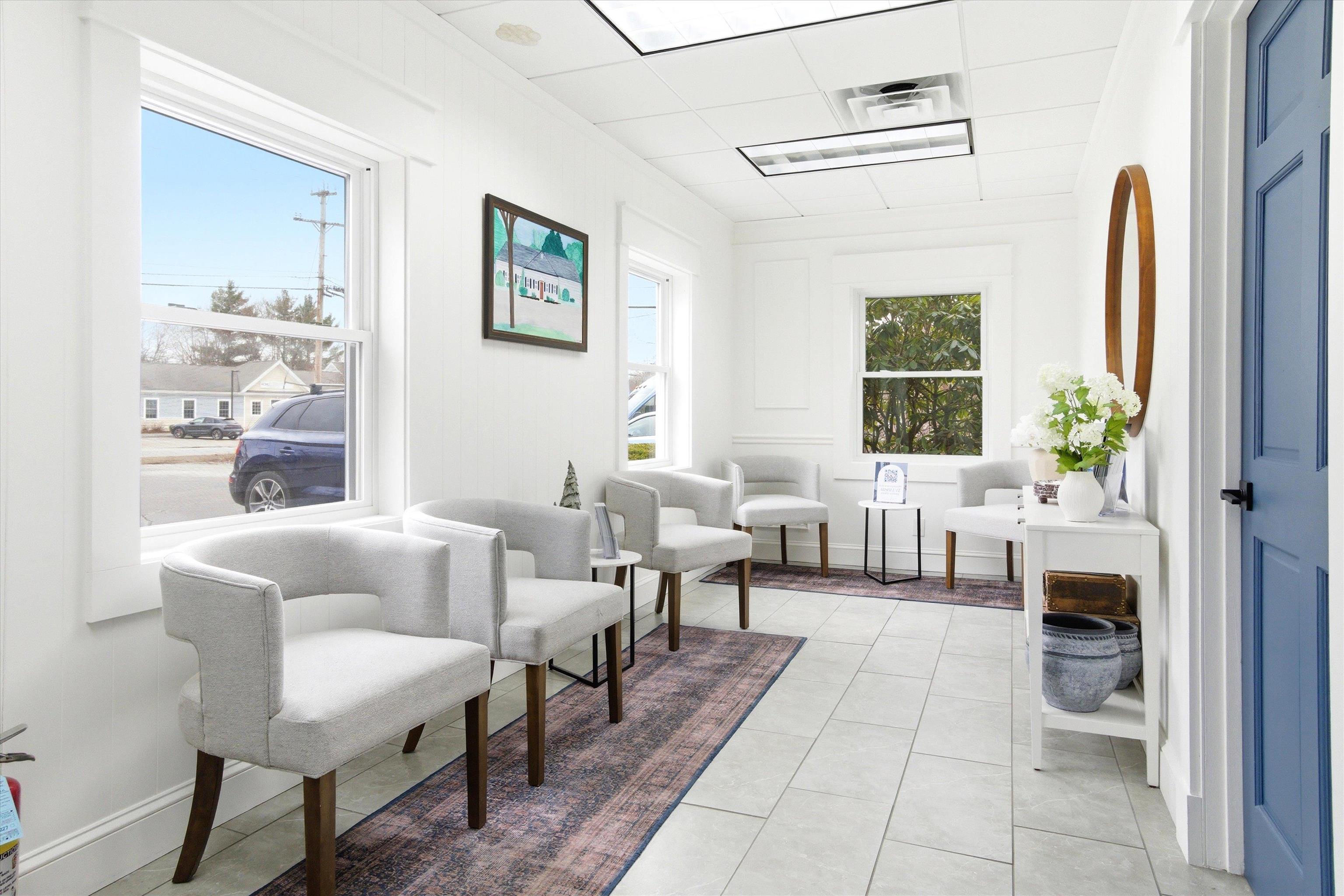 8 Chestnut Dr, Bedford, NH 03110