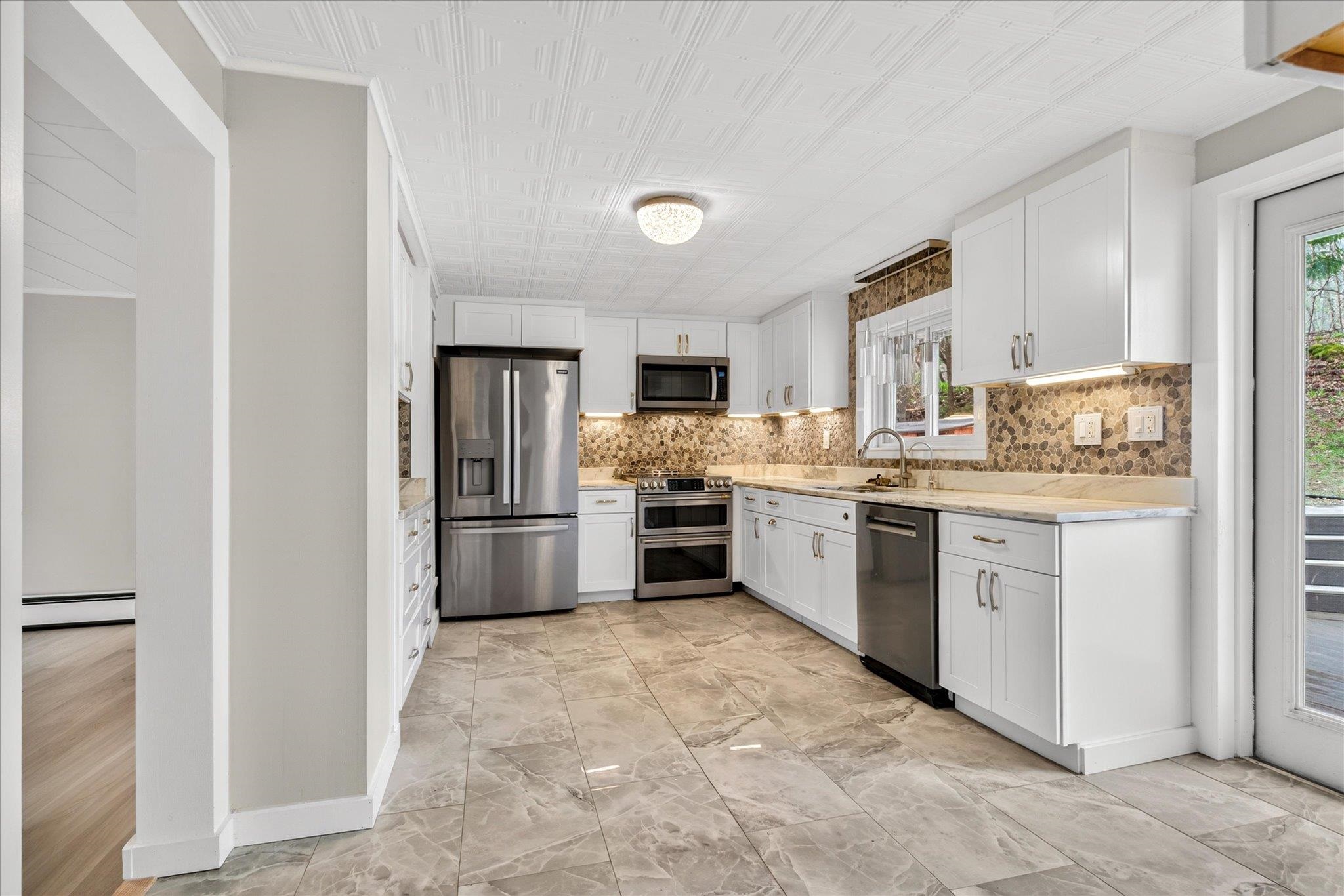 Beautifully remodeled kitchen
