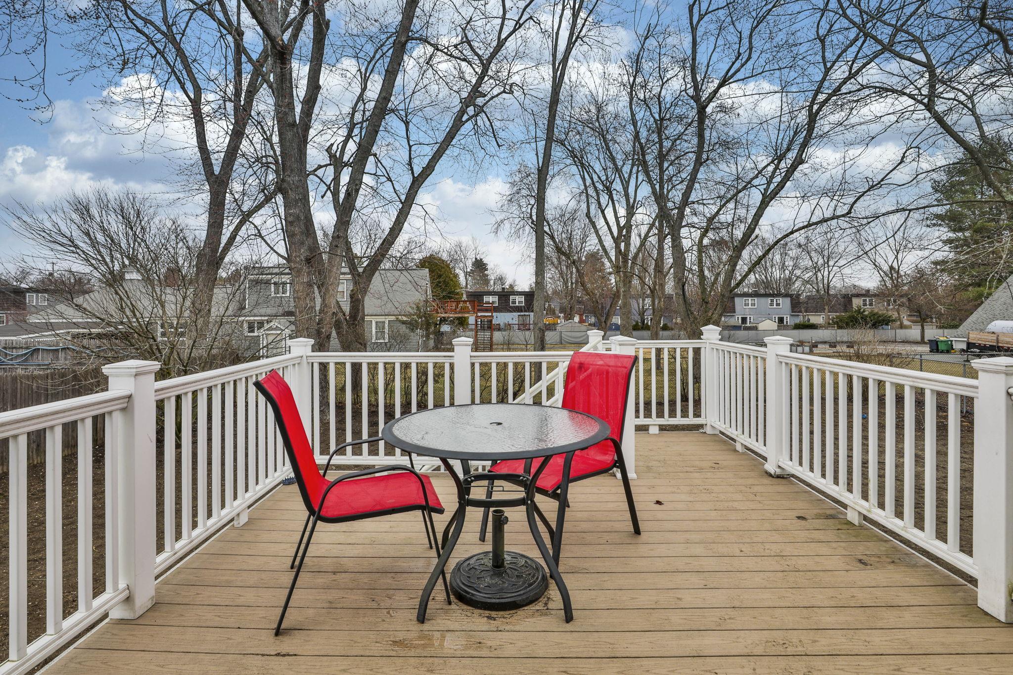 8 Kingston Dr, Nashua, NH 03060