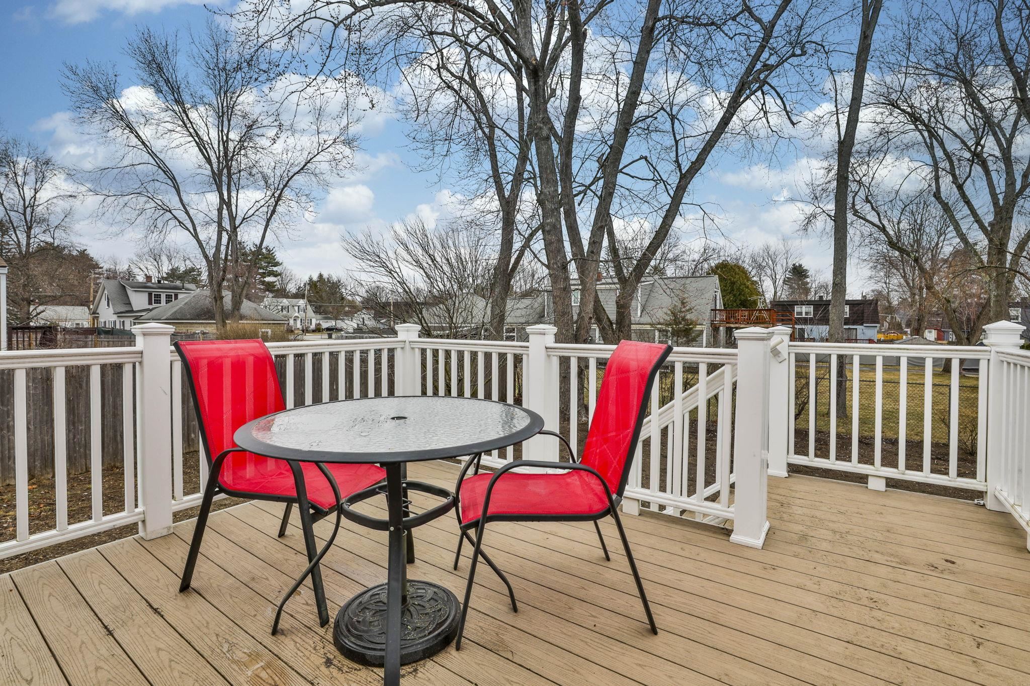 8 Kingston Dr, Nashua, NH 03060