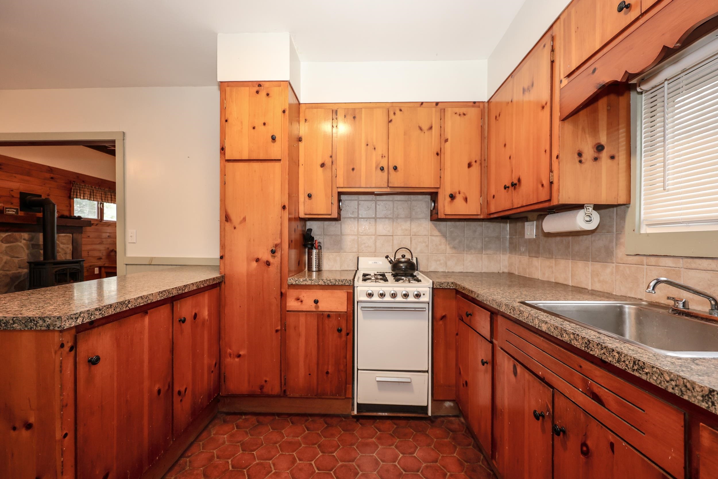 44 W Huntress Pond Rd, Barnstead, NH 03225