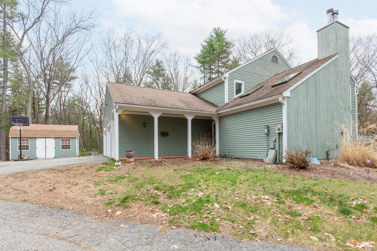 37 Standish Way, Amherst, NH 03031