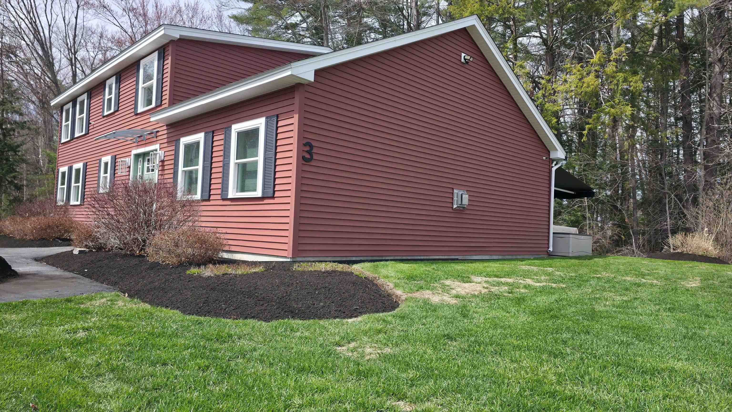 3 5th St, Belmont, NH 03220