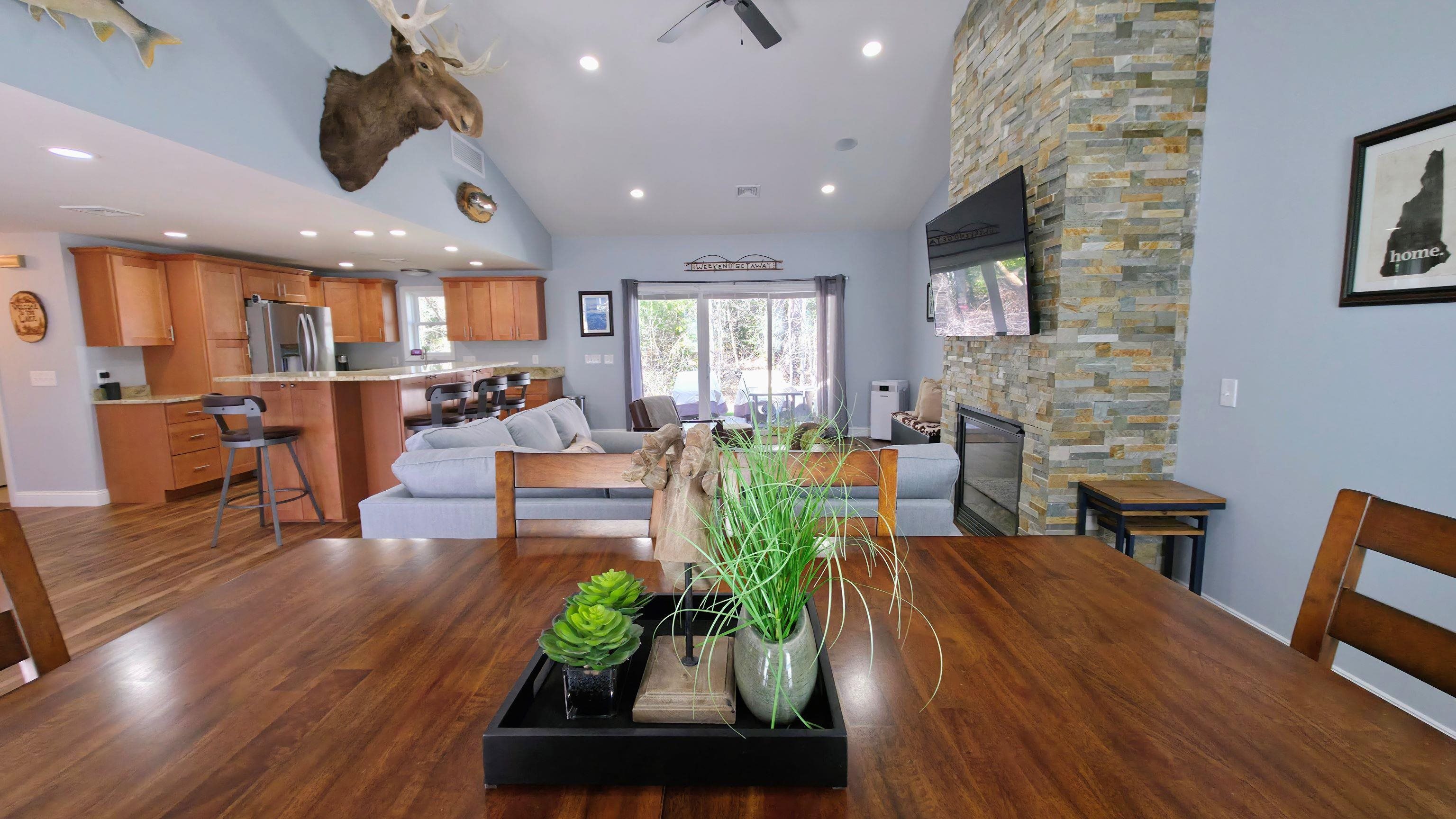 3 5th St, Belmont, NH 03220