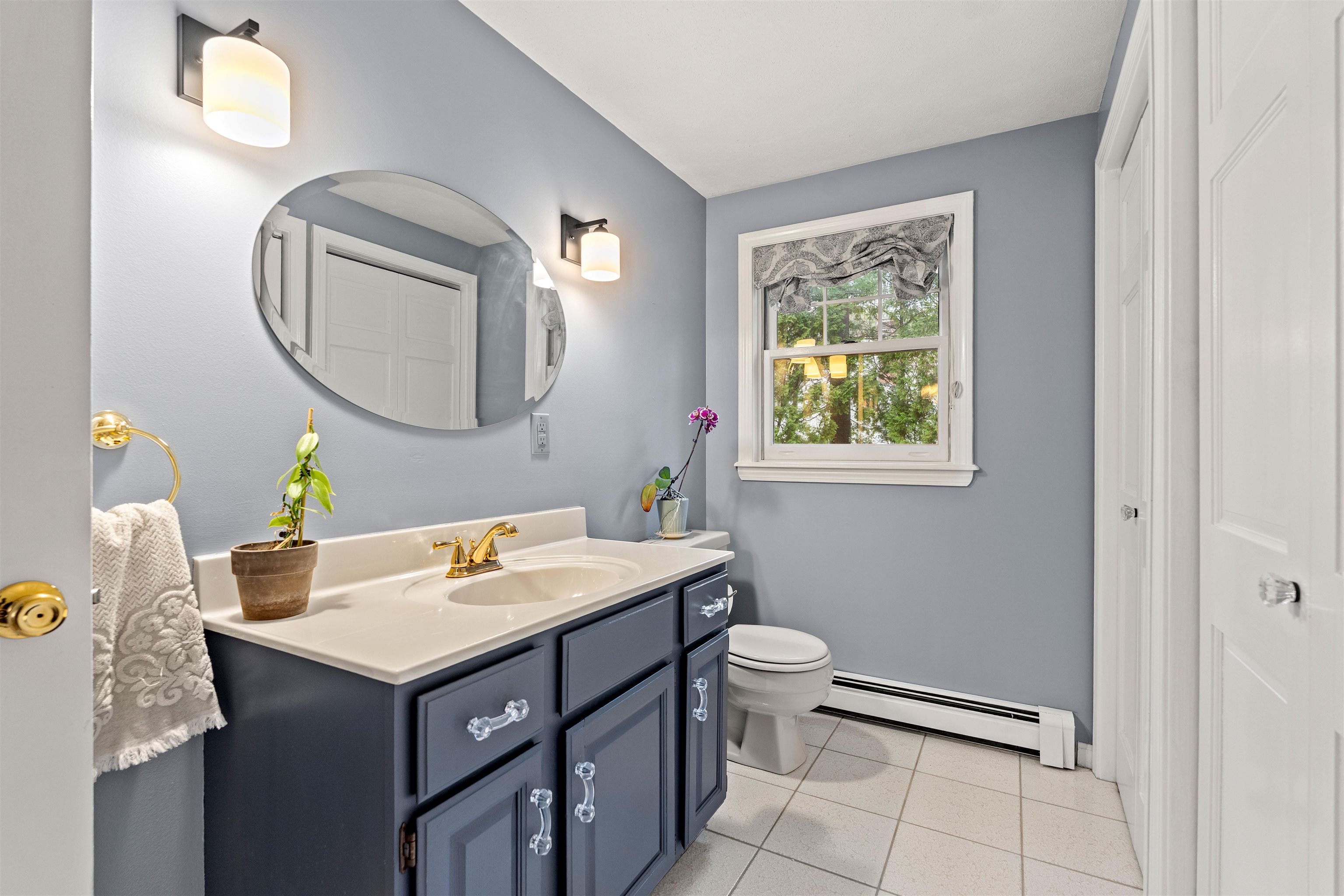 1/2 bath with laundry