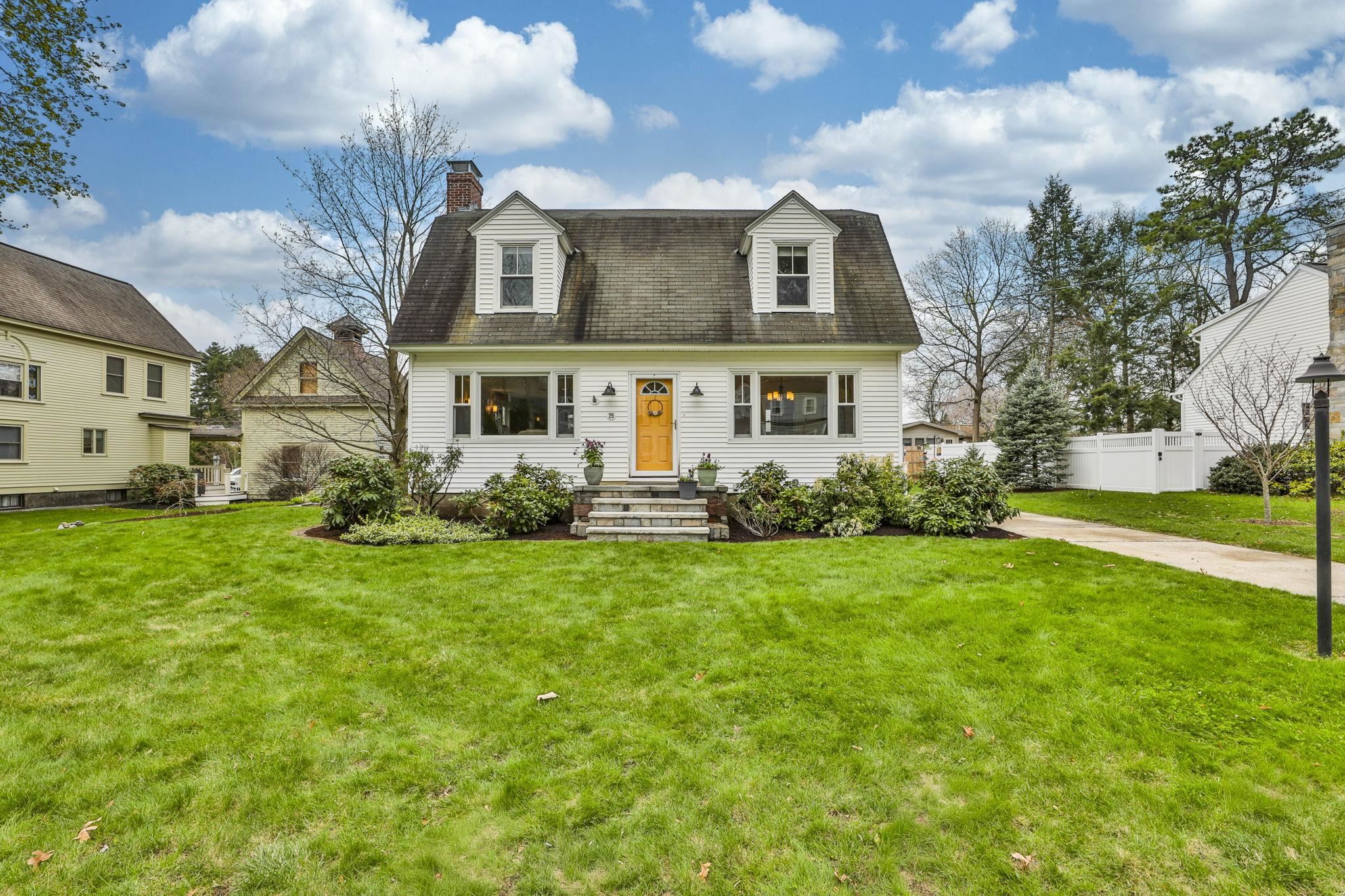 25 Eastman St, Nashua, NH 03060