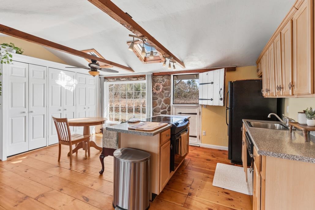 120 Pond St, Newton, NH 03858