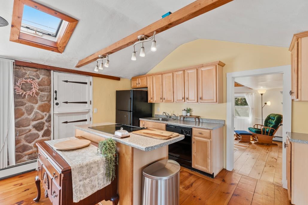 120 Pond St, Newton, NH 03858