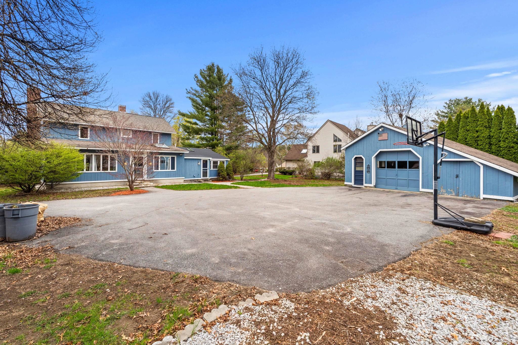 256 E Dunstable Rd, Nashua, NH 03062