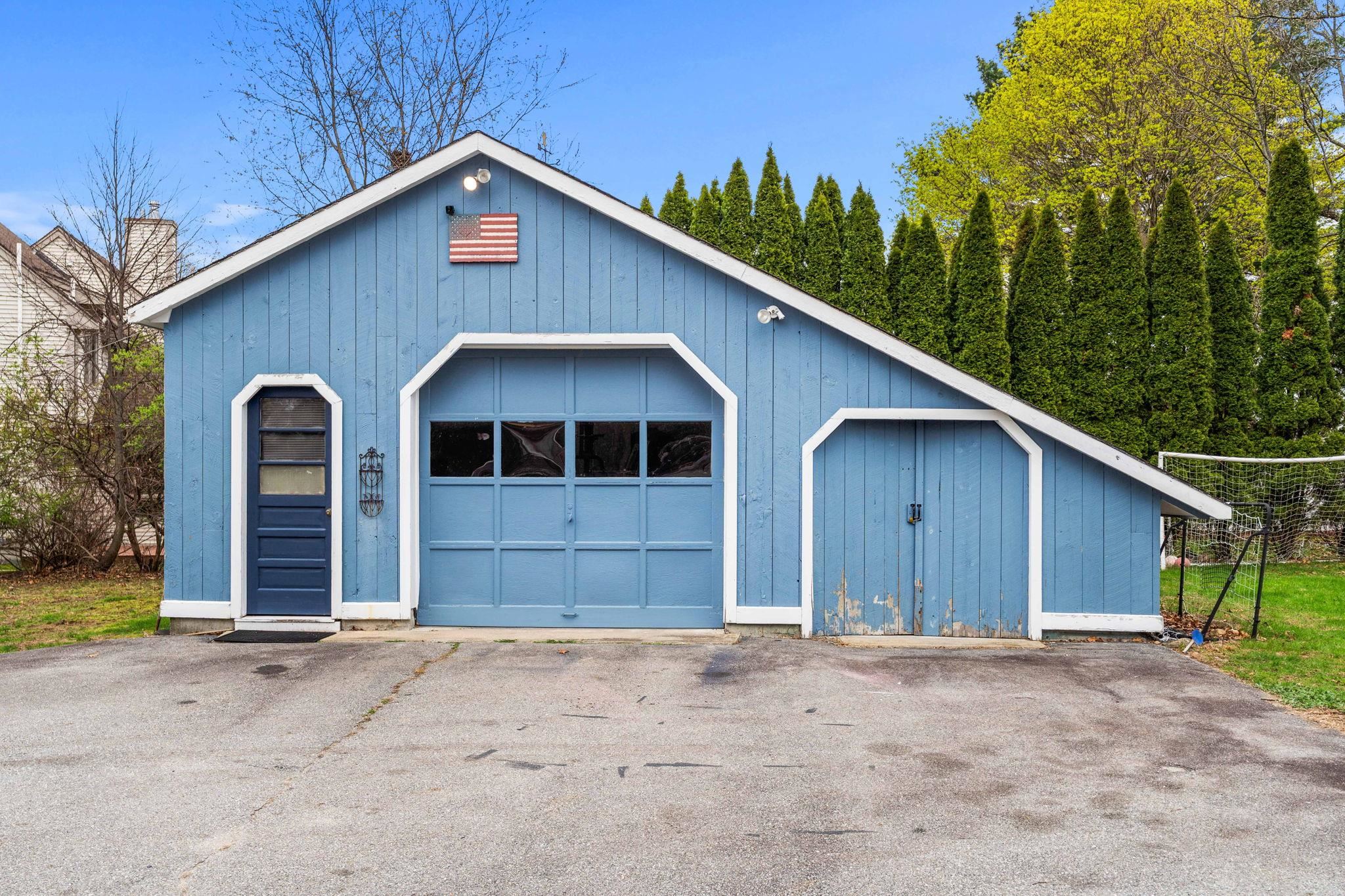 256 E Dunstable Rd, Nashua, NH 03062