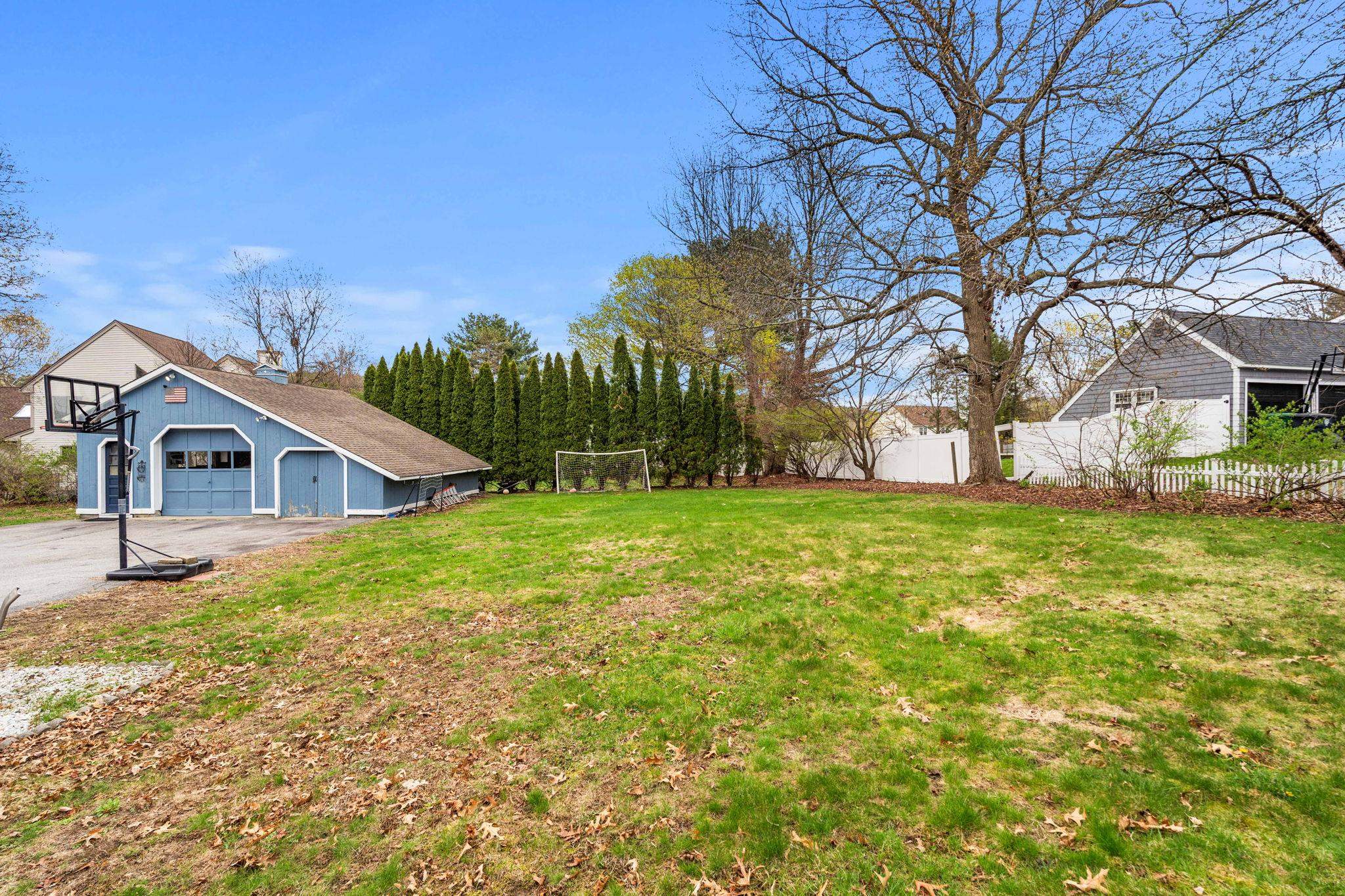 256 E Dunstable Rd, Nashua, NH 03062