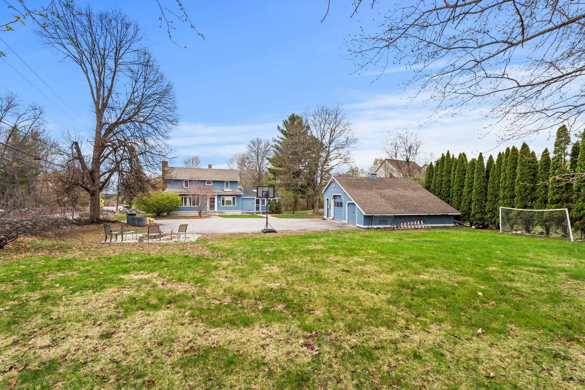 256 E Dunstable Rd, Nashua, NH 03062