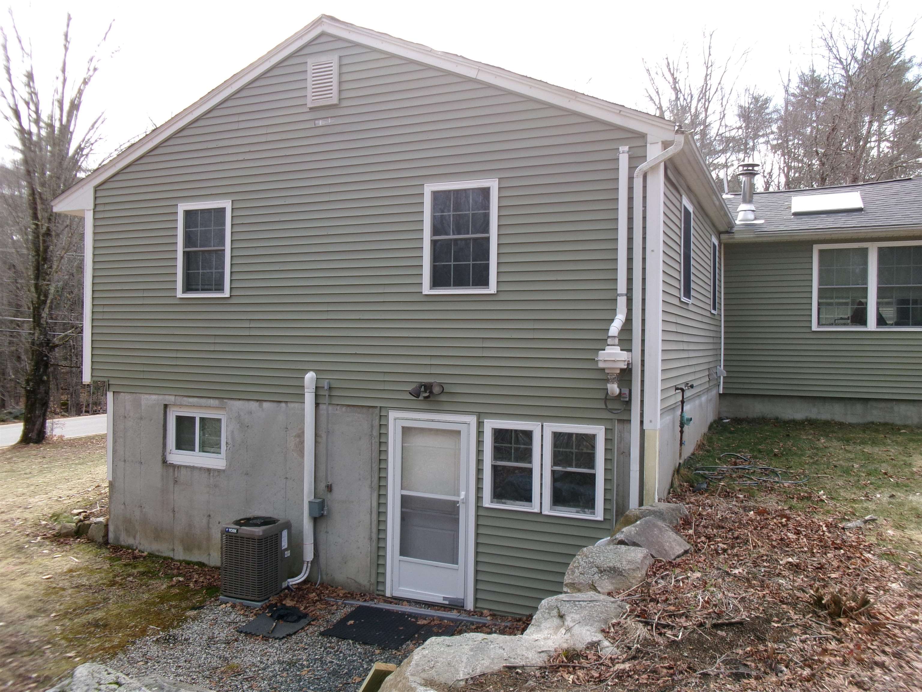47 King Rd, Chichester, NH 03258