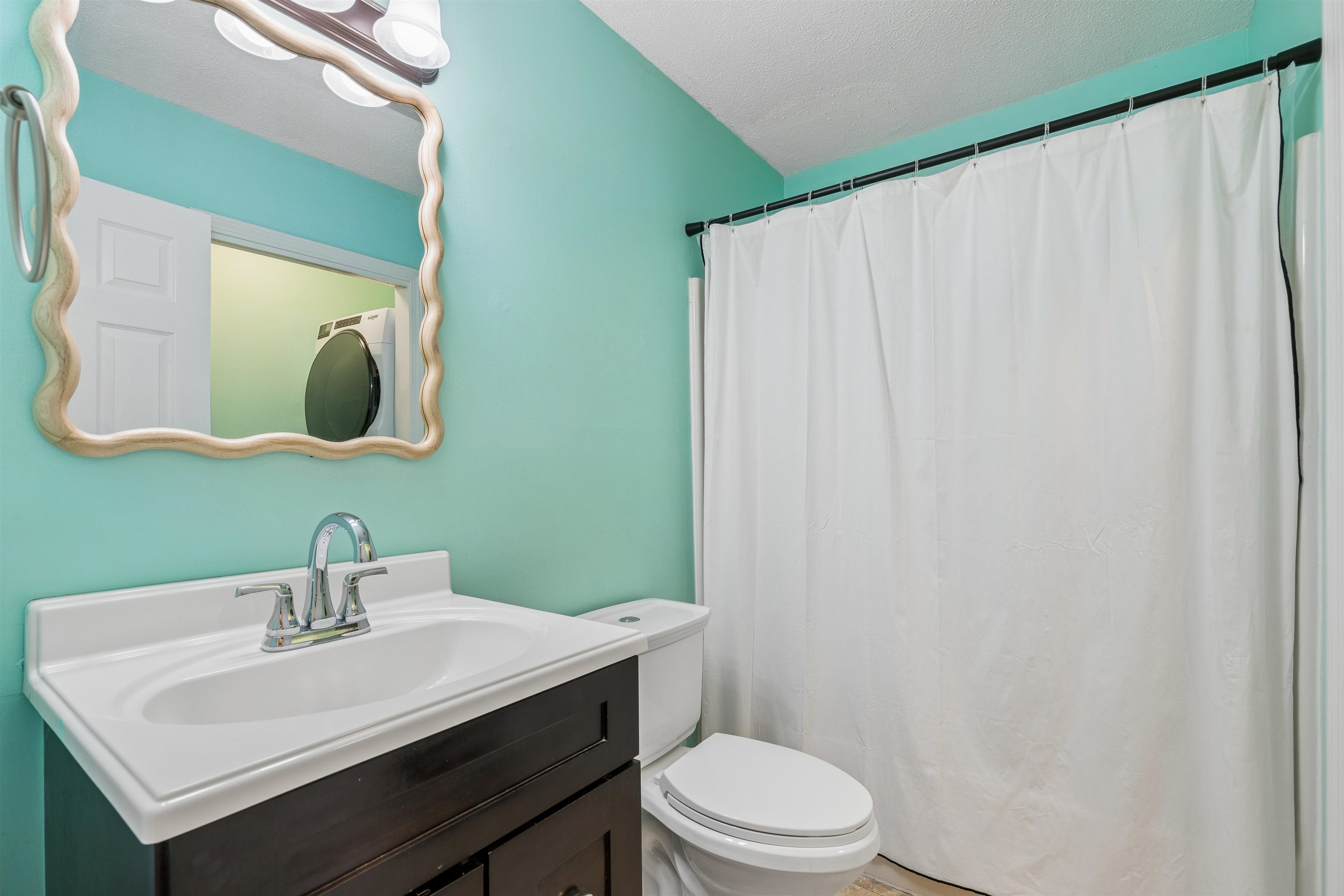 4 Turner Pl, Enfield, NH 03748