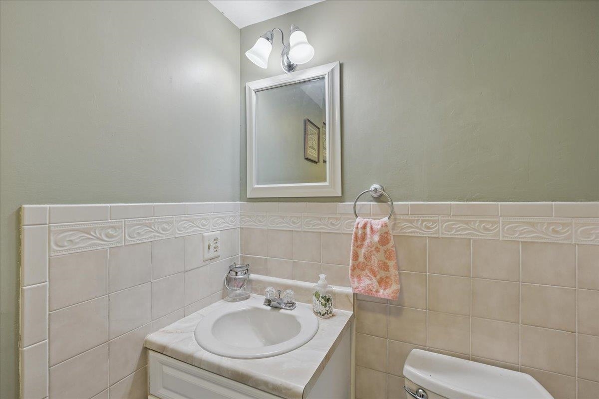 20 Vanden Rd, Merrimack, NH 03054