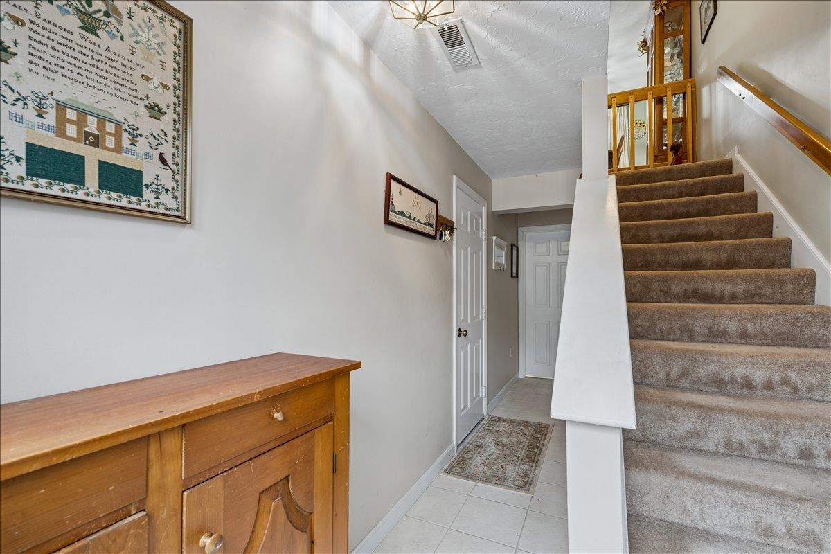 20 Vanden Rd, Merrimack, NH 03054