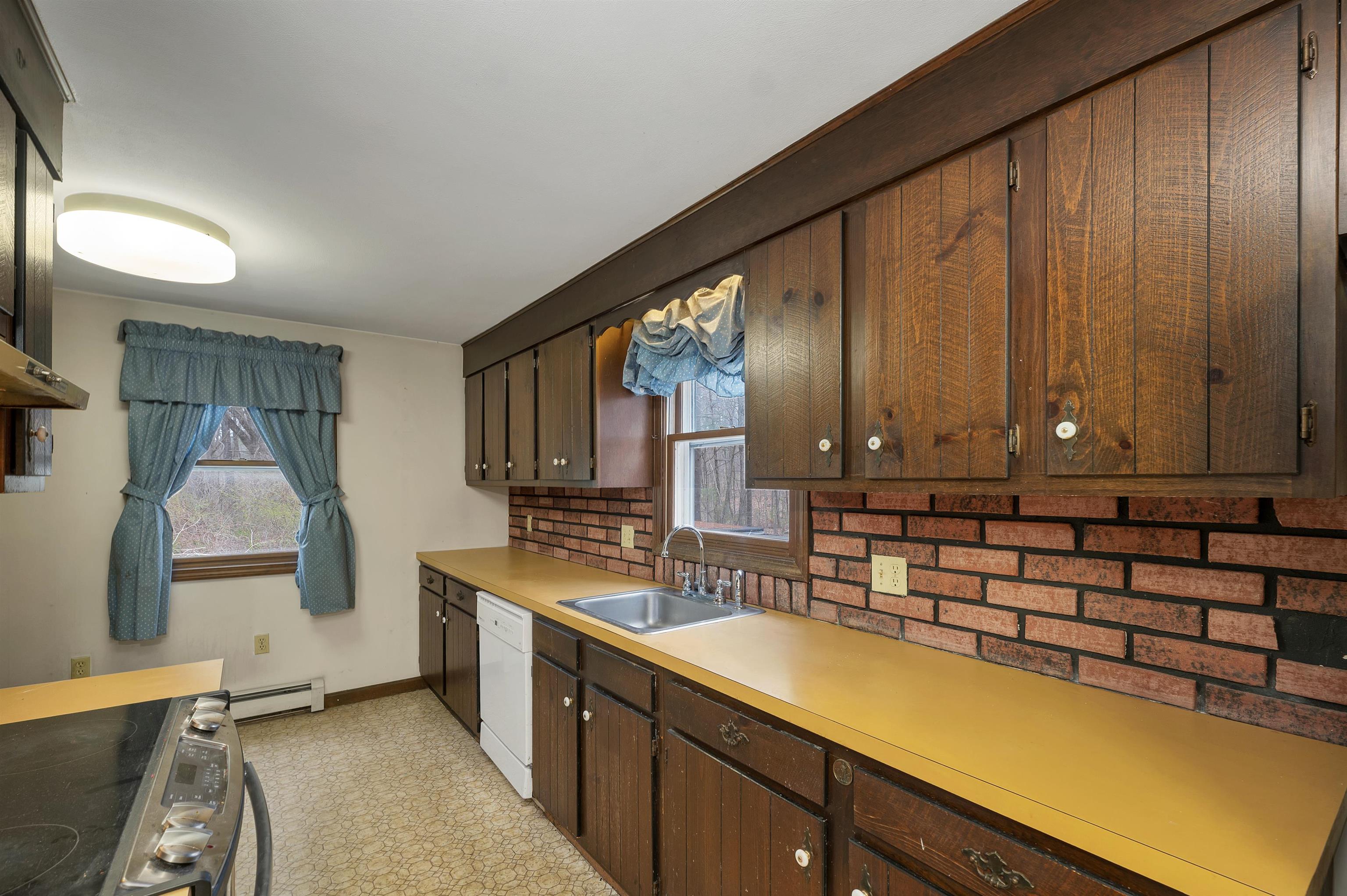 12 Blueberry Rd, Windham, NH 03087