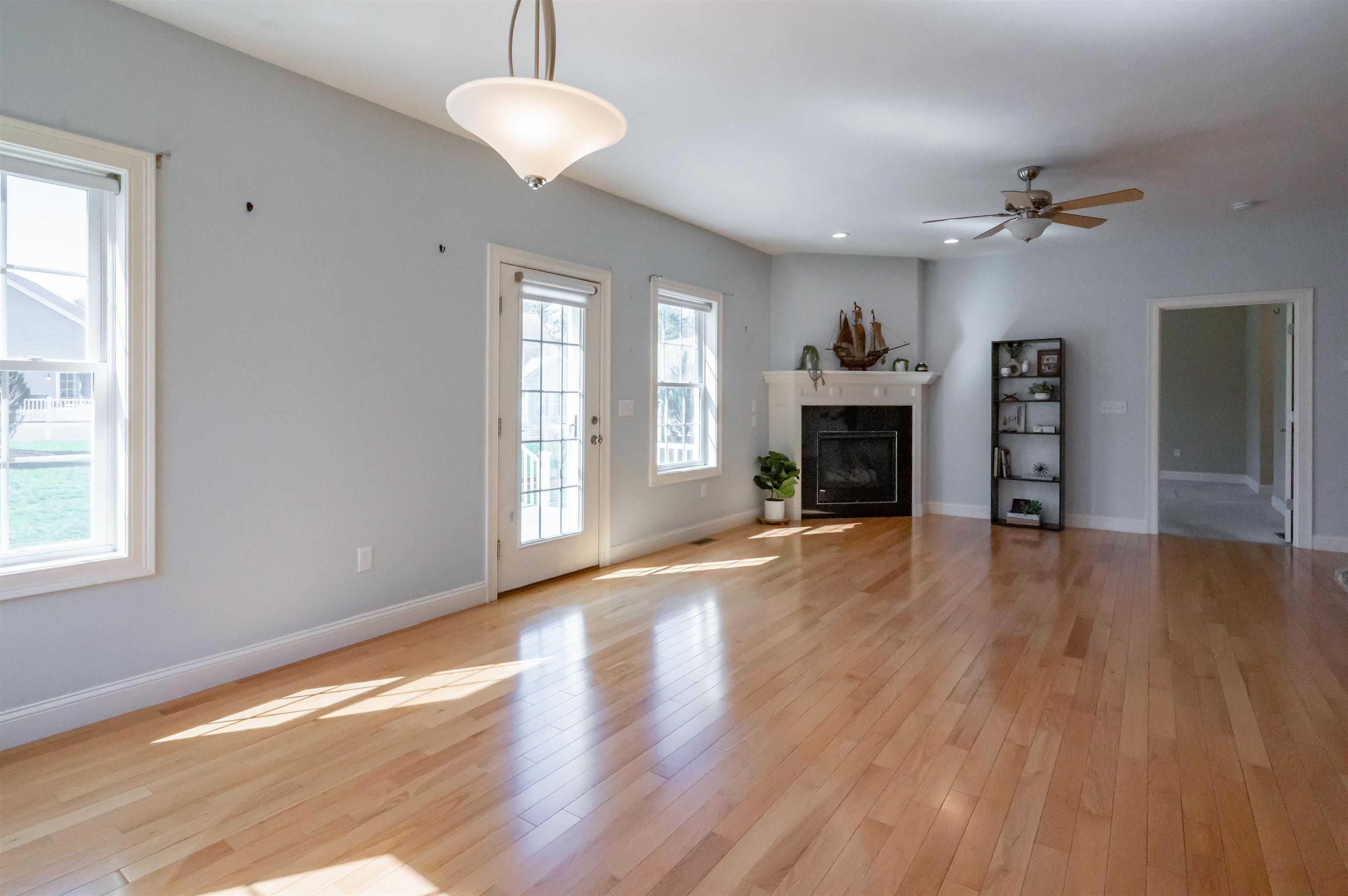 12 Torrey Pines Cir, Plaistow, NH 03865