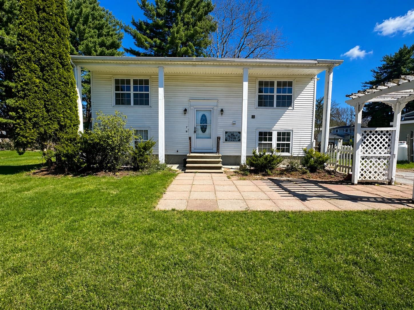 5 Meadow Ln, Allenstown, NH 03275