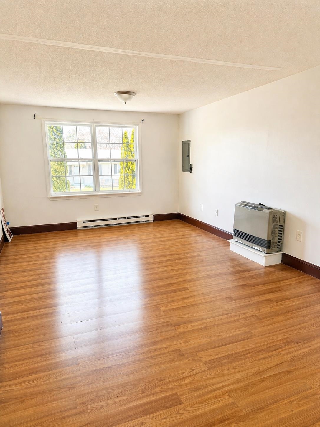 5 Meadow Ln, Allenstown, NH 03275