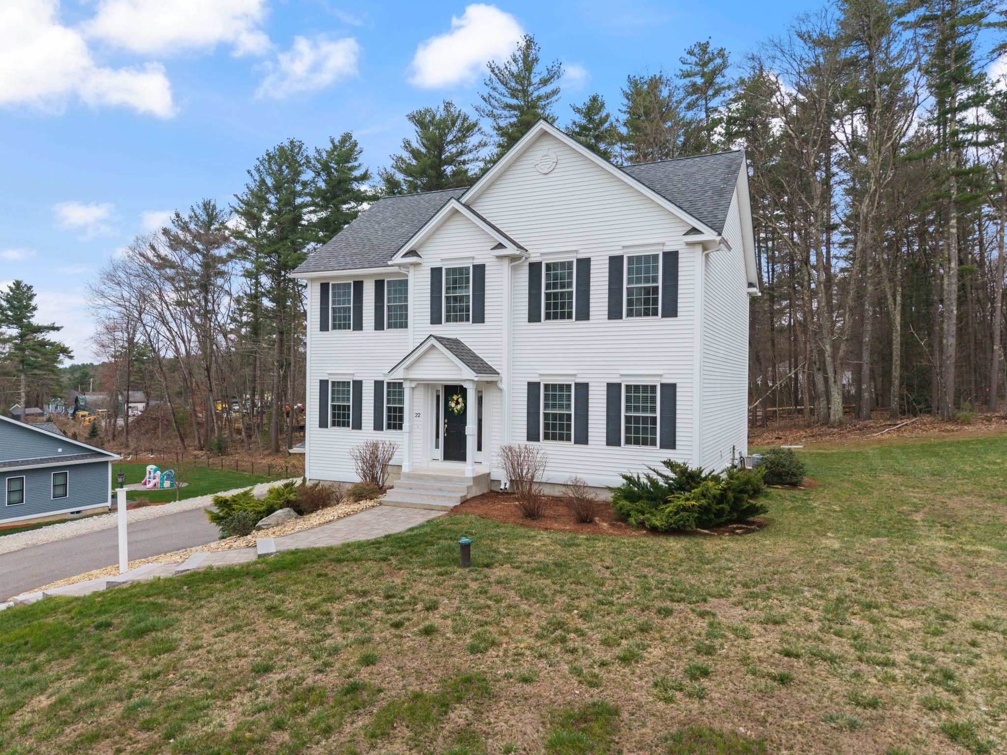 22 Rolling Woods Dr, Hudson, NH 03051