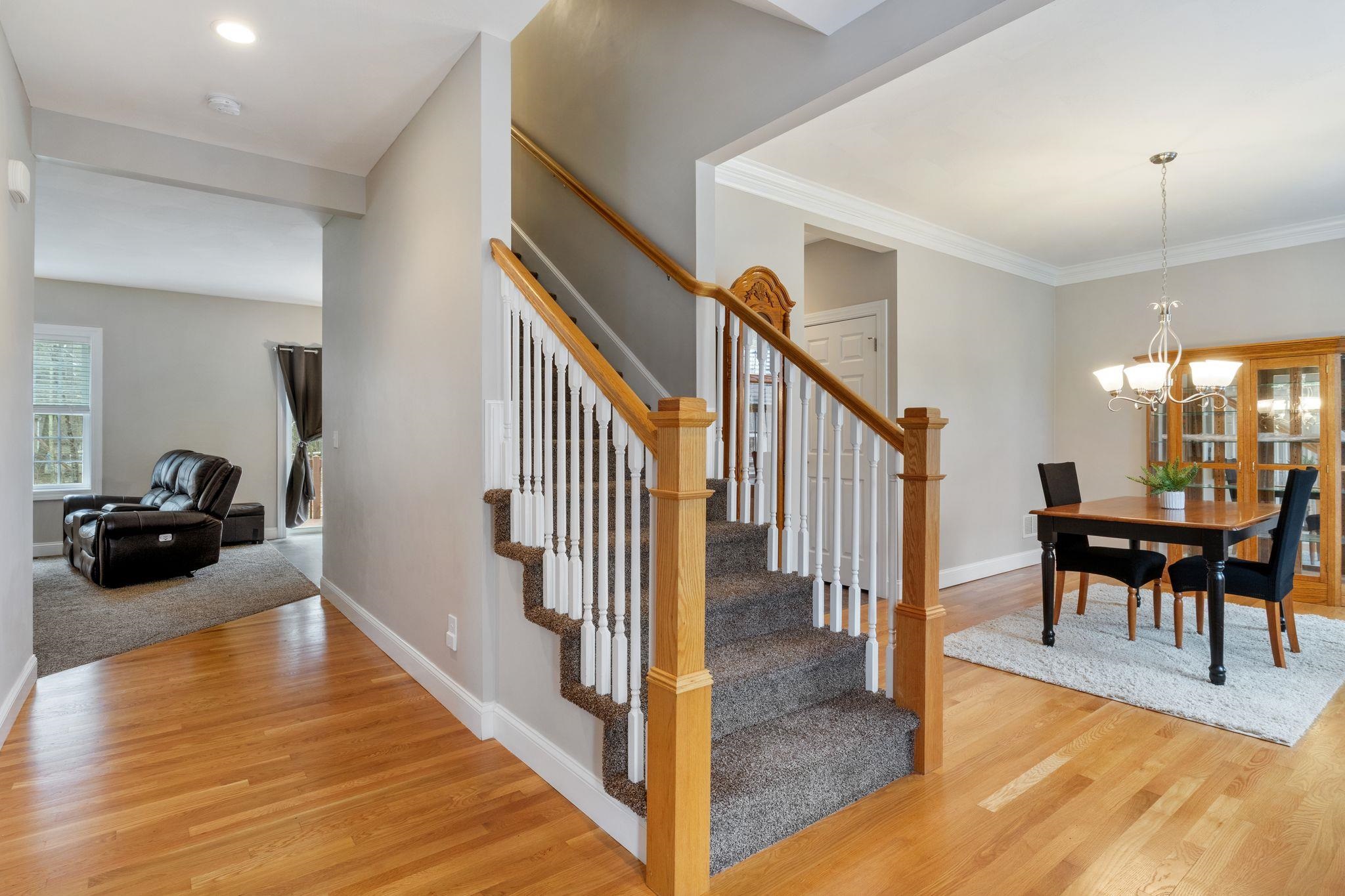 22 Rolling Woods Dr, Hudson, NH 03051