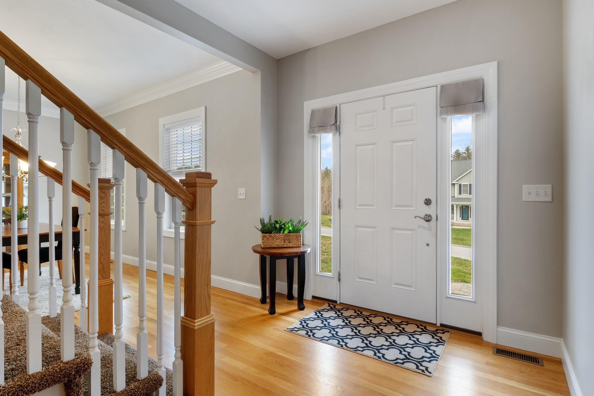 22 Rolling Woods Dr, Hudson, NH 03051