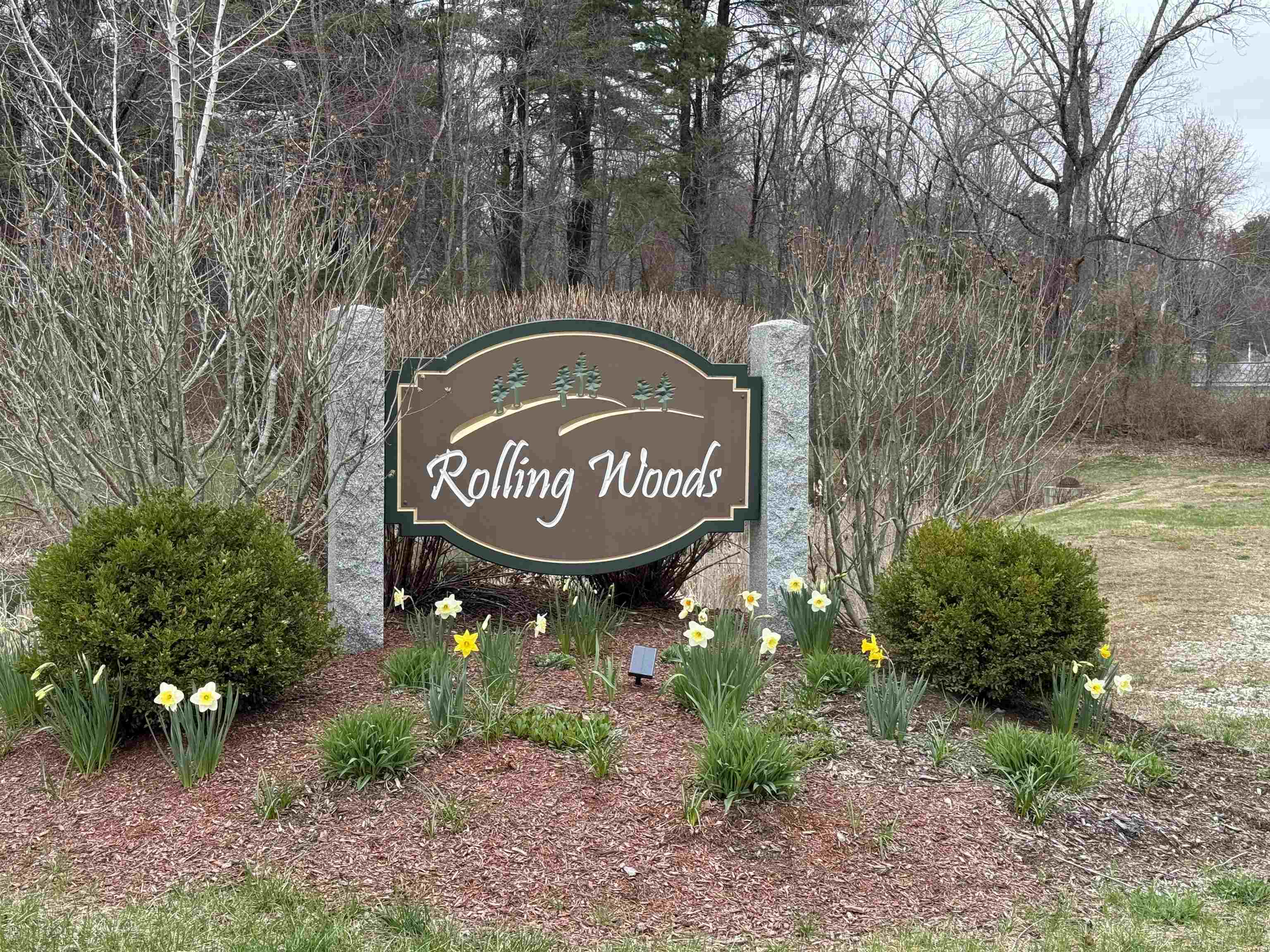 22 Rolling Woods Dr, Hudson, NH 03051