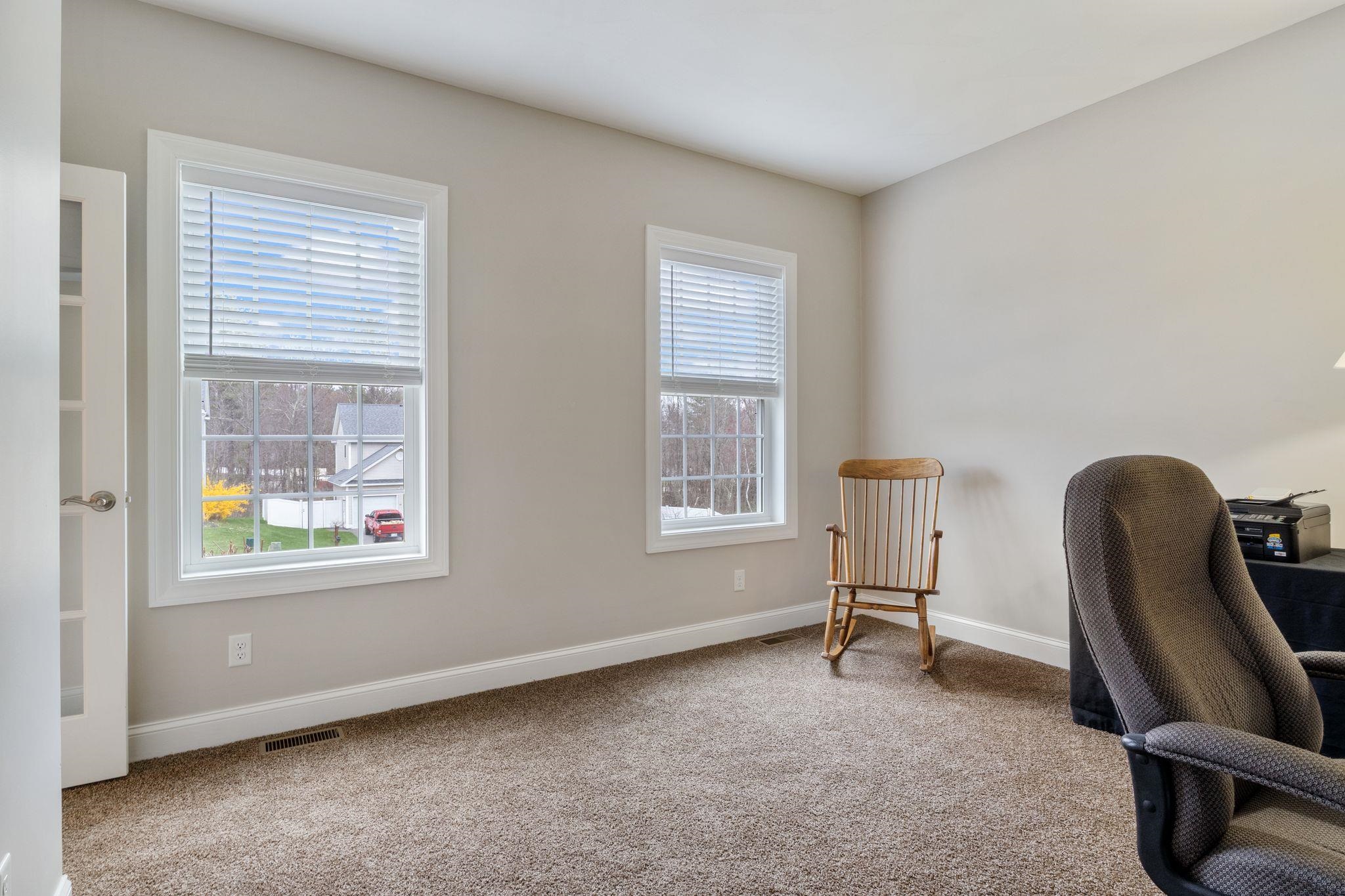 22 Rolling Woods Dr, Hudson, NH 03051