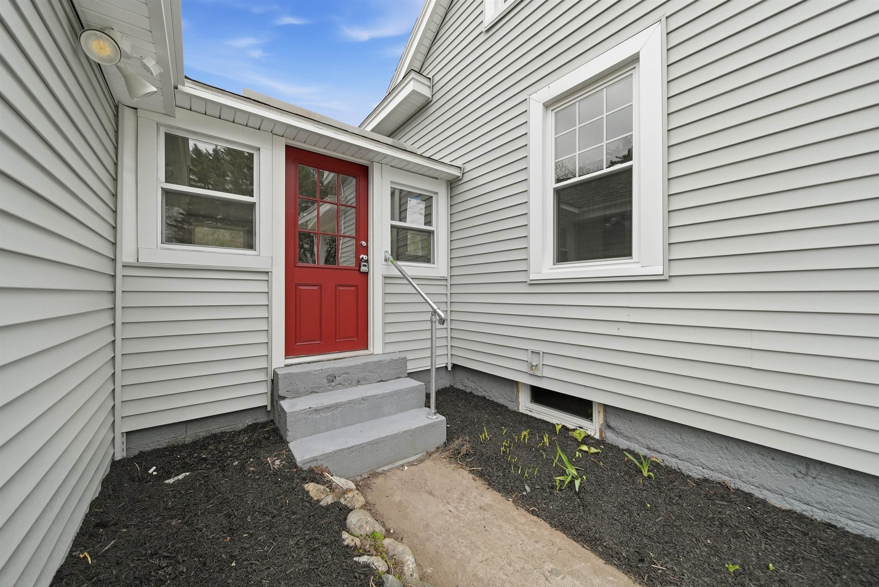 73 Snow St, Concord, NH 03303