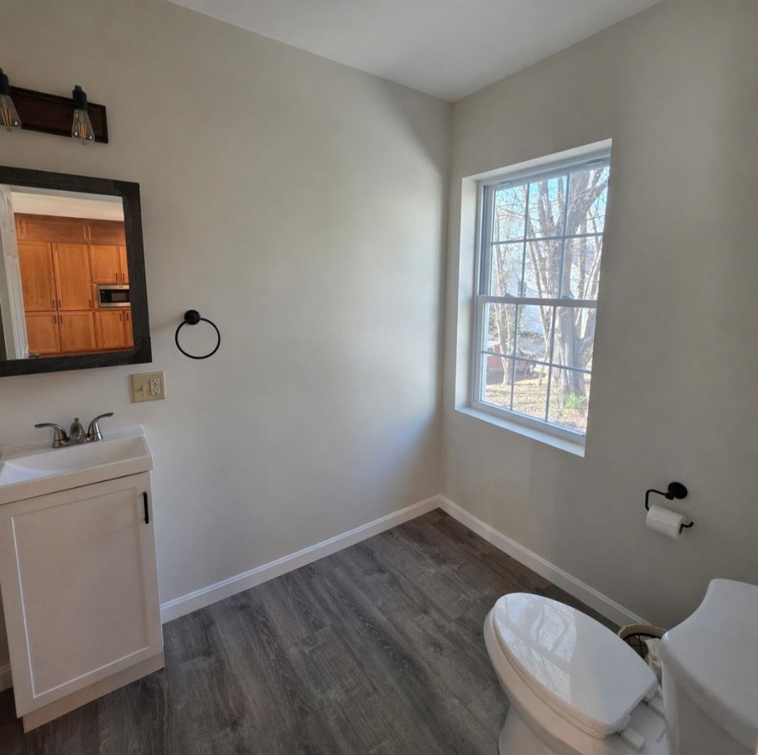 26 Mechanic St, Winchester, NH 03470